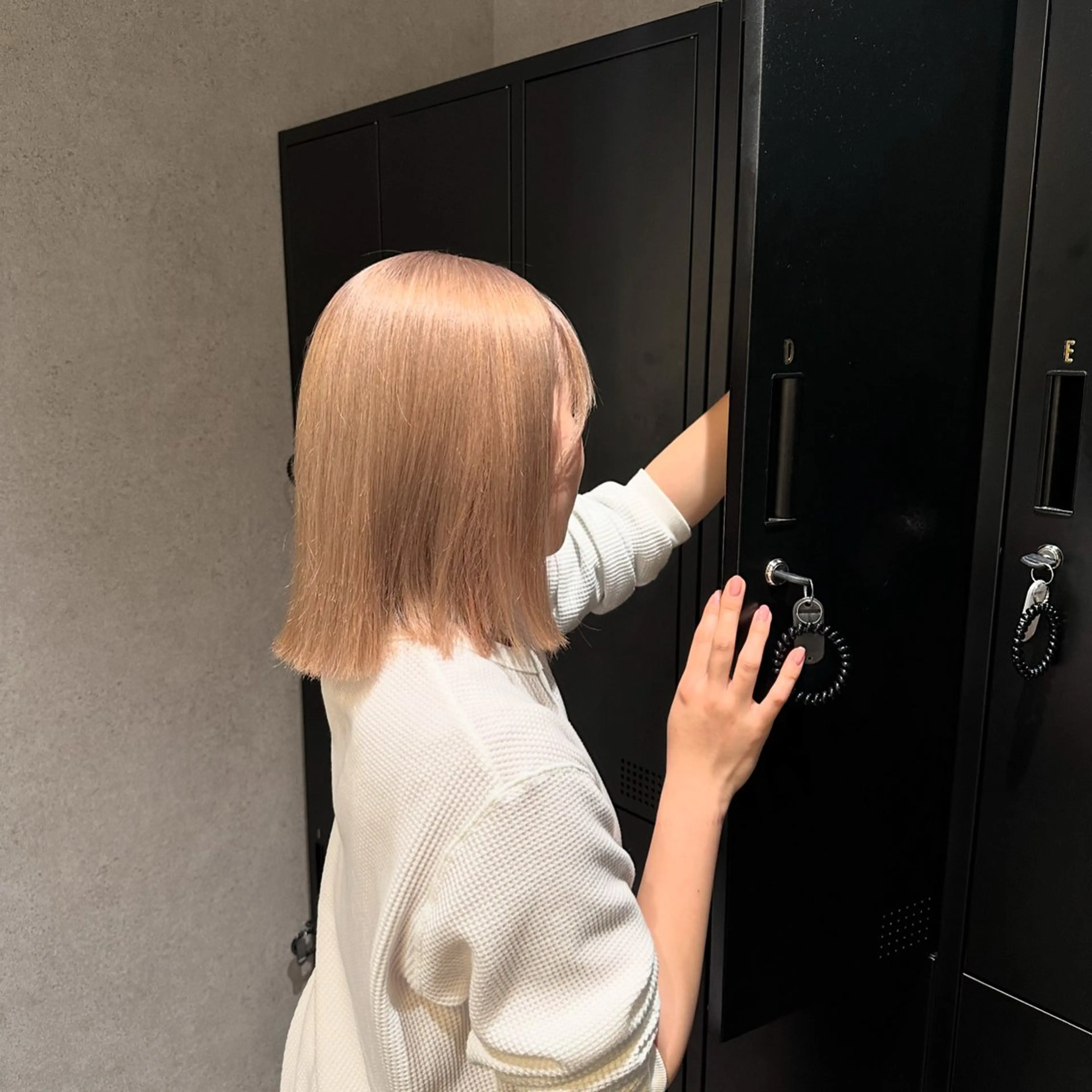 ミディアム カラー ベージュカラー ブリーチ オリーブベージュ カット ヘアカラー トリートメント SALOWIN広島所属・ブリーチカラー/ ベージュ/SARAのヘアスタイル