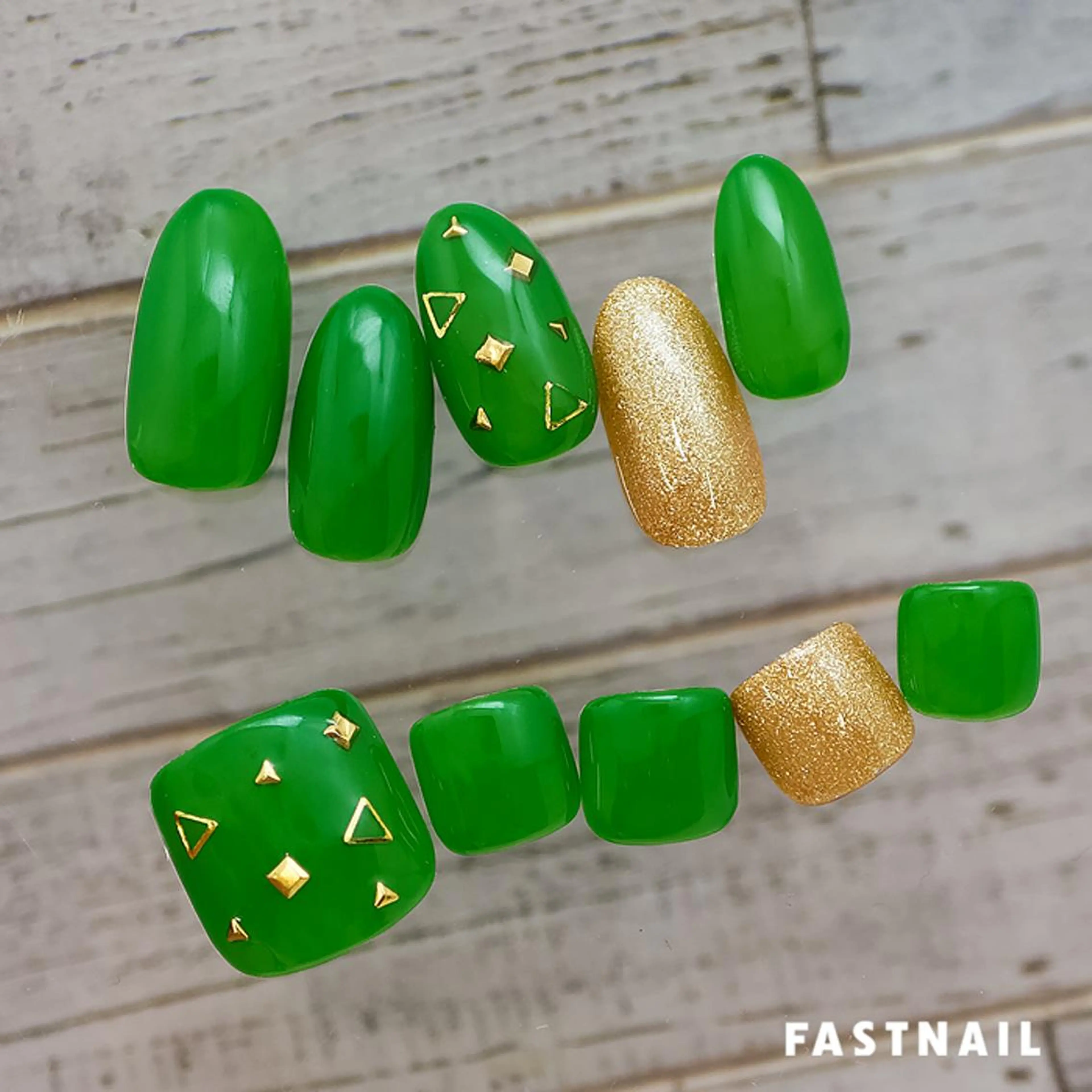 ネイル フットネイル フレンチネイル ジェルネイル グリーン ワンカラーネイル ファストネイル　ロコ 志免のネイルデザイン