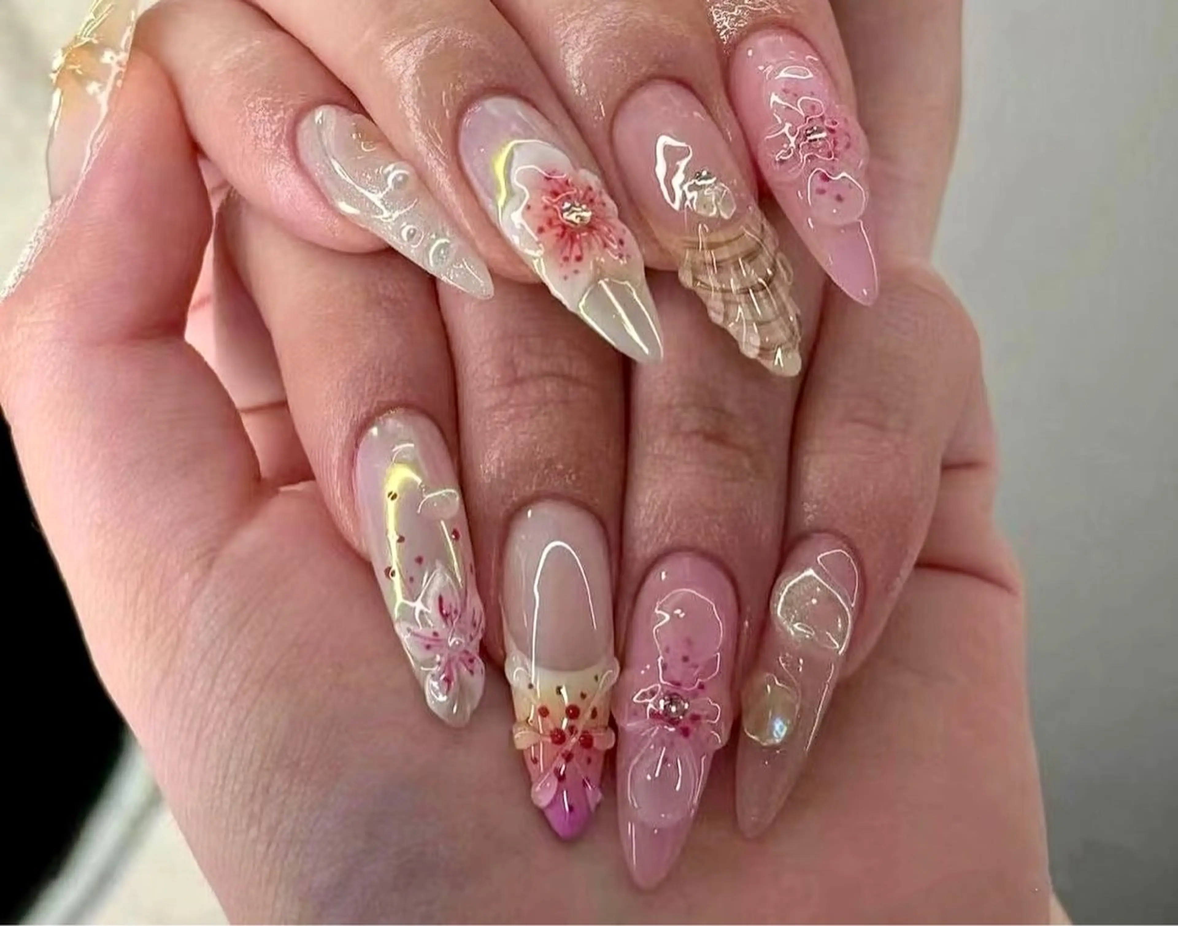 ネイル オーロラネイル クリアネイル 長さ出し フットネイル フレンチネイル ハンドネイル リボン、ガーリー パーツ放題専門店のネイルデザイン