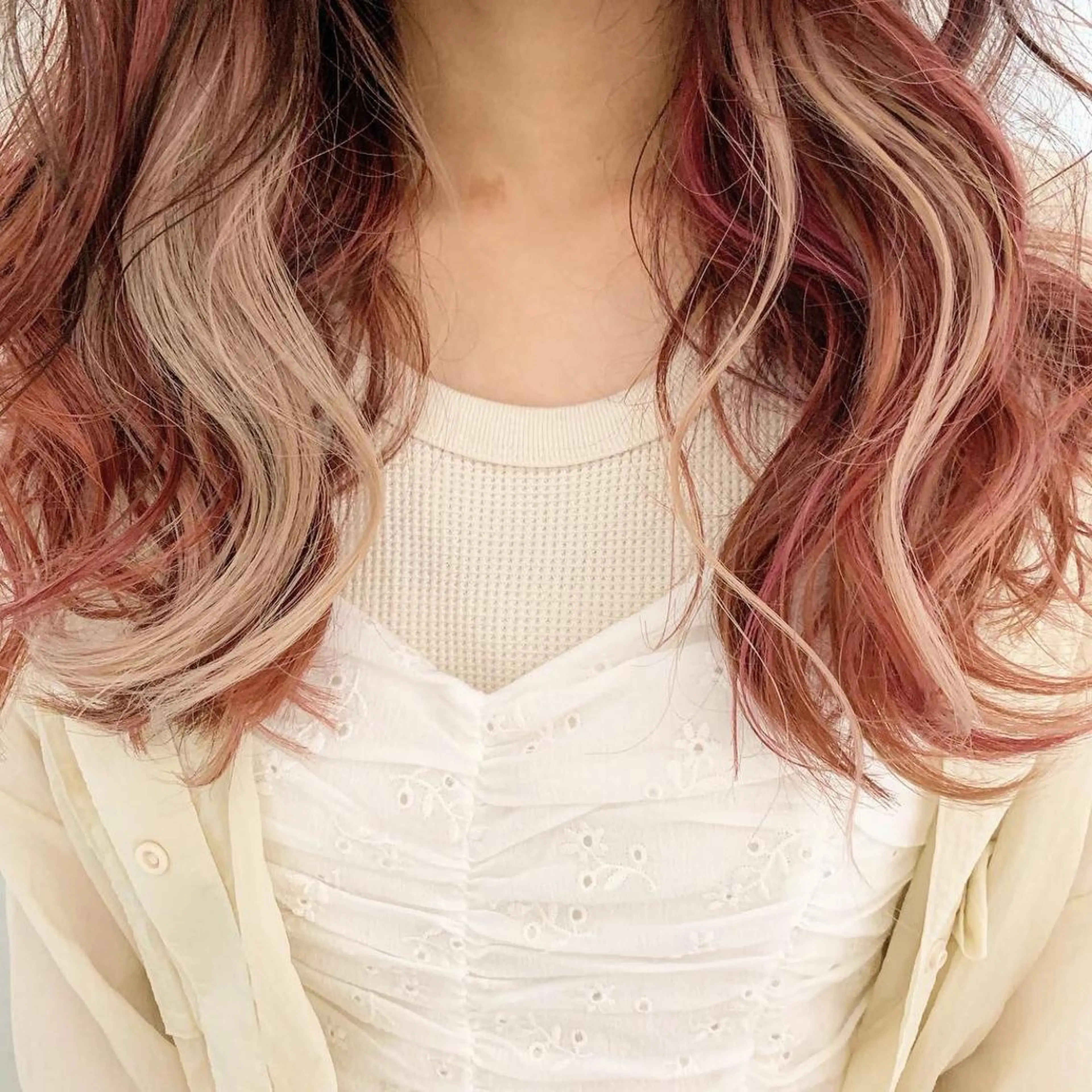 ミディアム 切りっぱなしボブ ボブ 斜めバング 伸ばしかけ レイヤーカット VOICE　hair所属・レイヤーカット 川田くるみのヘアスタイル