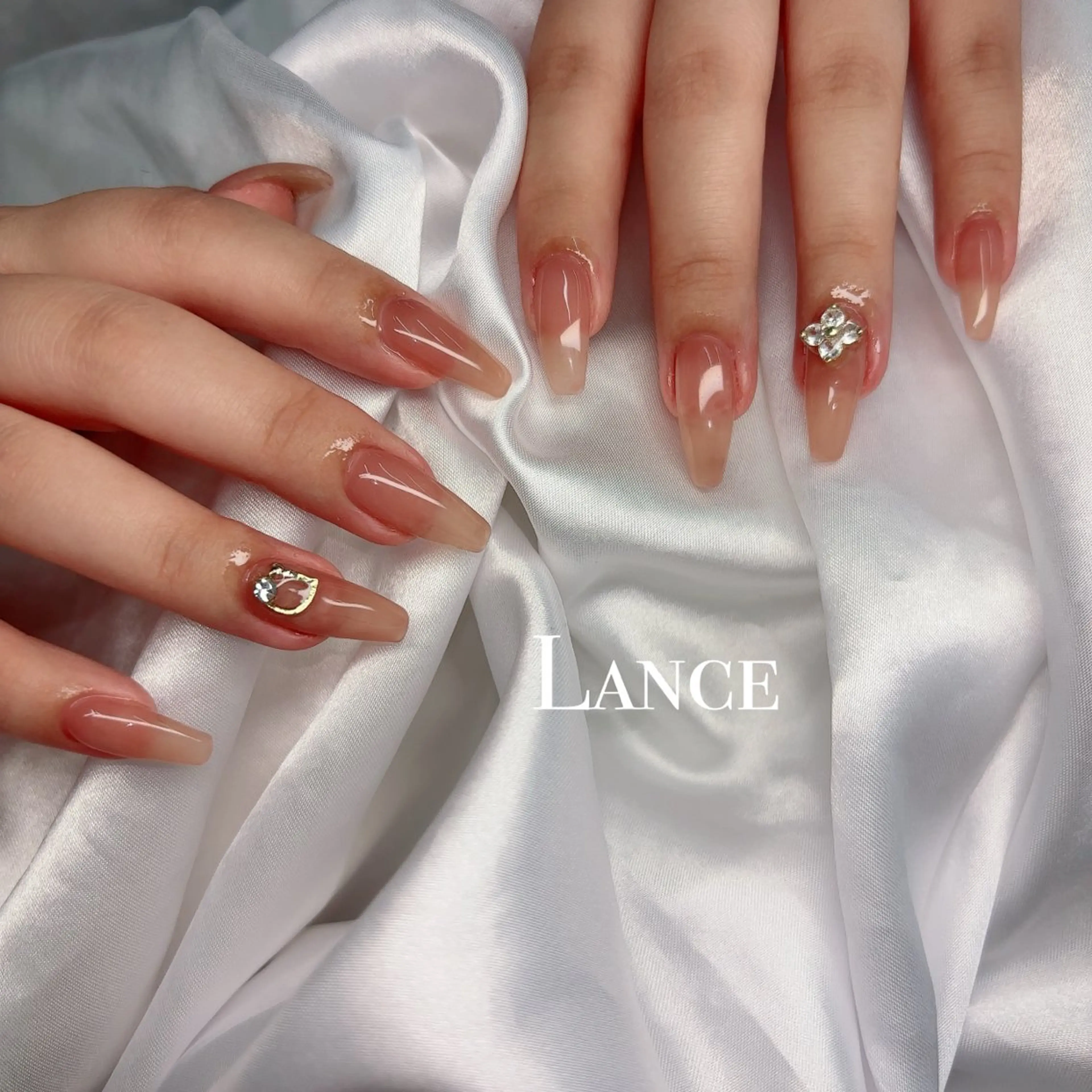 ネイル オーロラネイル フットネイル 氷ネイル・うるうるネイル キラキラネイル 韓国ネイル ハンドネイル Lance nailのネイルデザイン