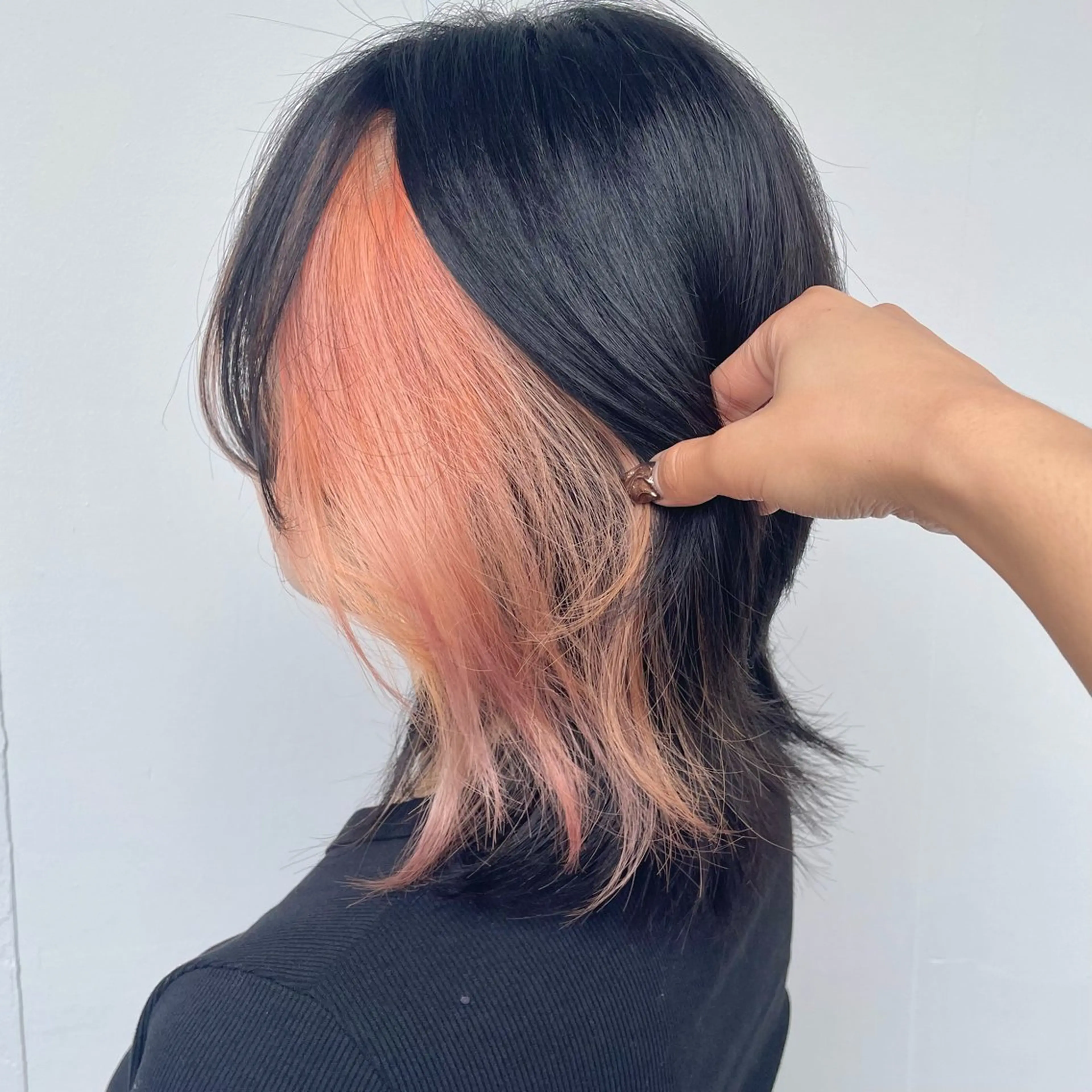 ミディアム カラー ダブルカラー イヤリングカラー ハイトーンカラー インナーカラー オレンジ カット ヘアカラー トリートメント もにか🌞原宿/渋谷 🌝ブリーチカラーのヘアスタイル