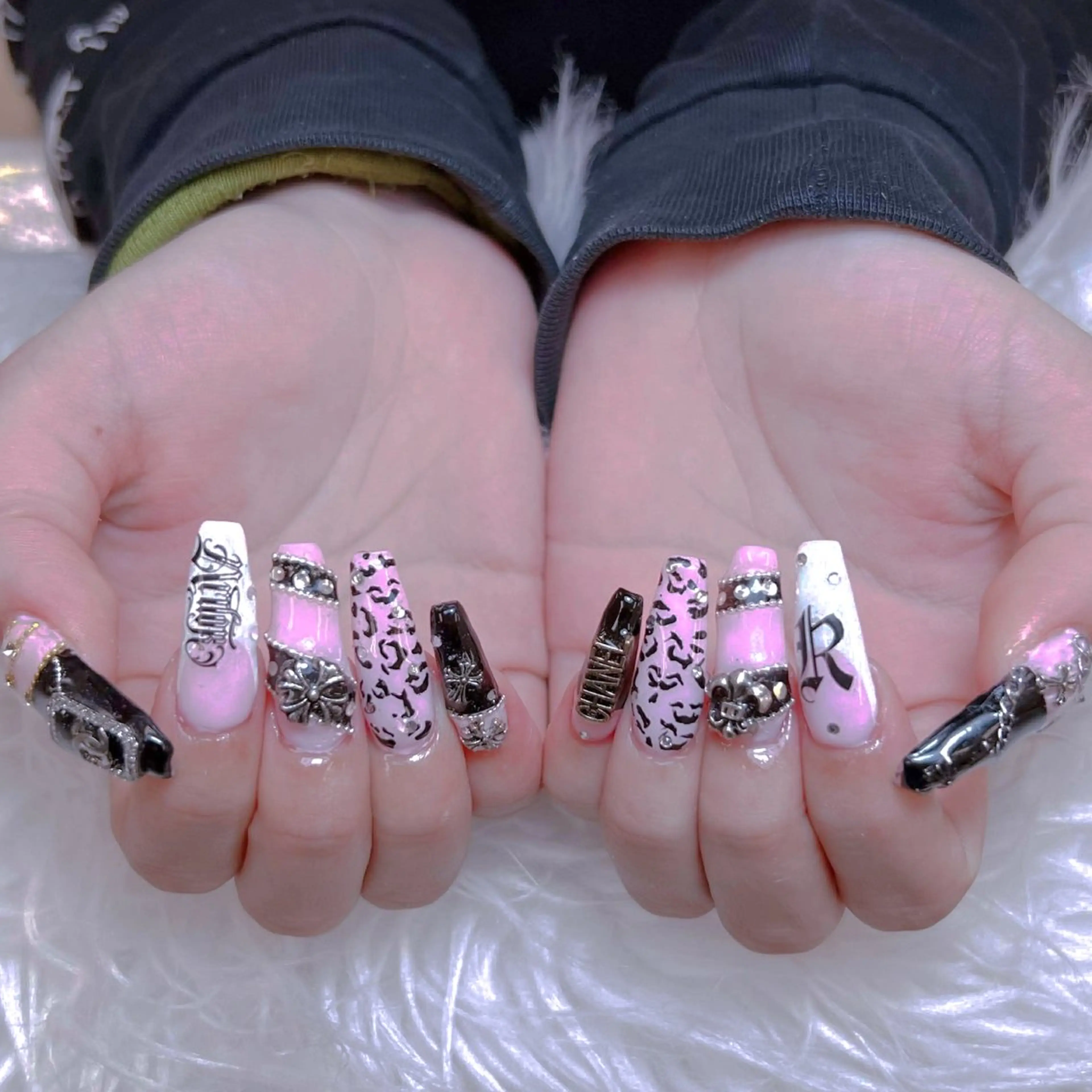 ネイル ハンドネイル ミン ゴテゴテネイルのネイルデザイン