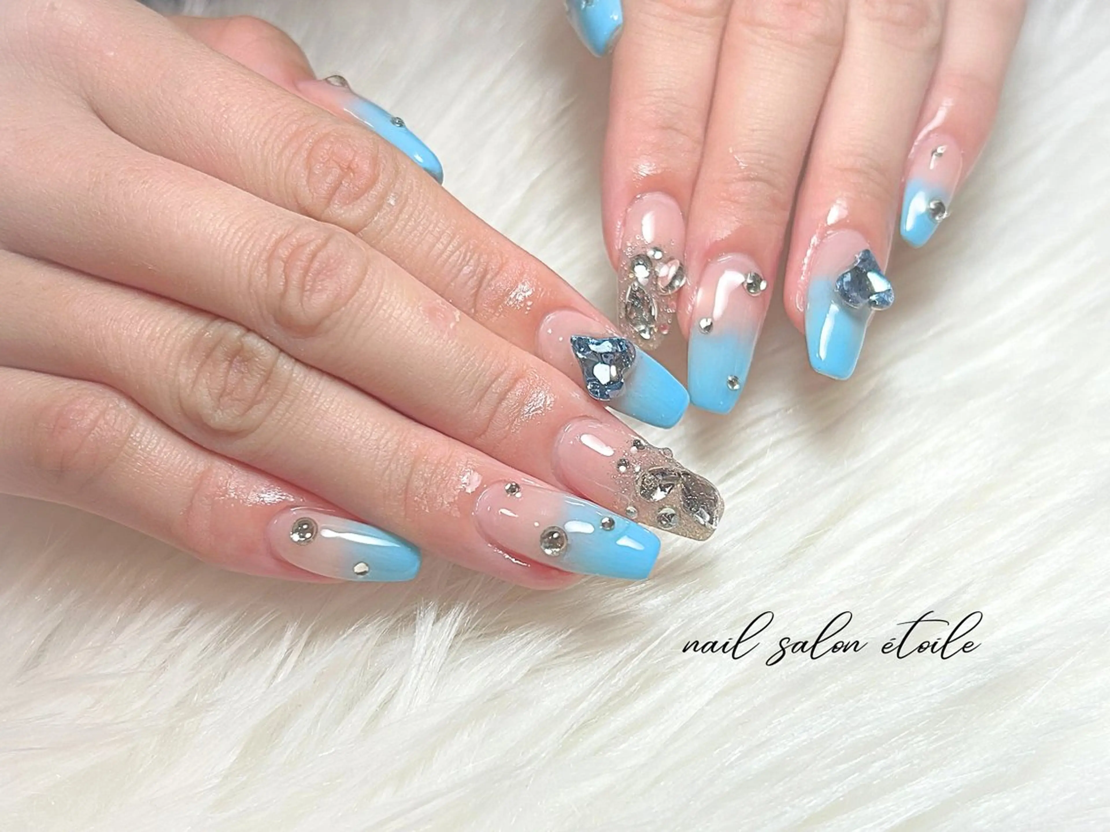 ネイル ブルー グラデーション ハート 水色 ロングネイル ハンドネイル nail salon étoileのネイルデザイン