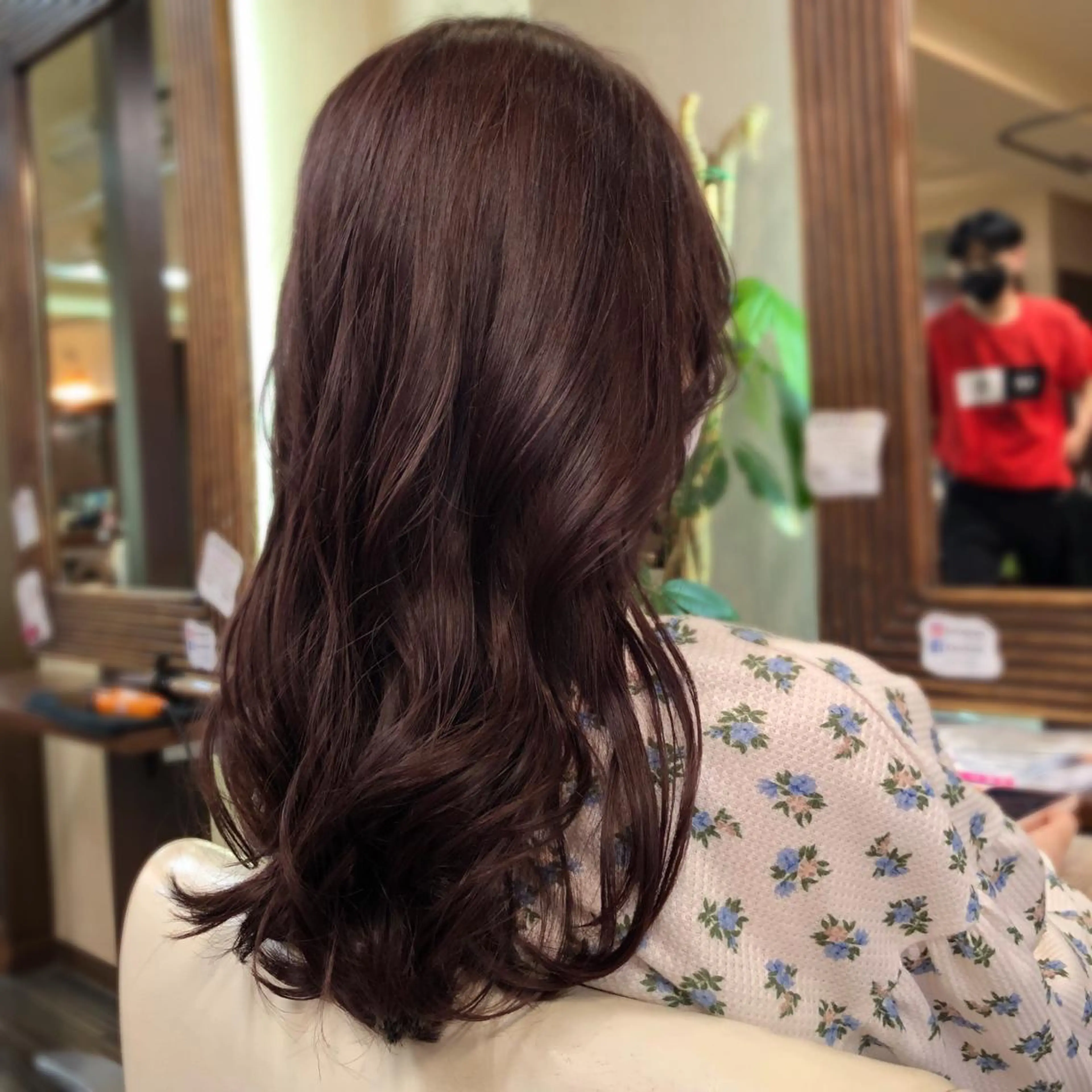 セミロング カラー ヘアカラー トリートメント 山崎 絵莉香のヘアスタイル