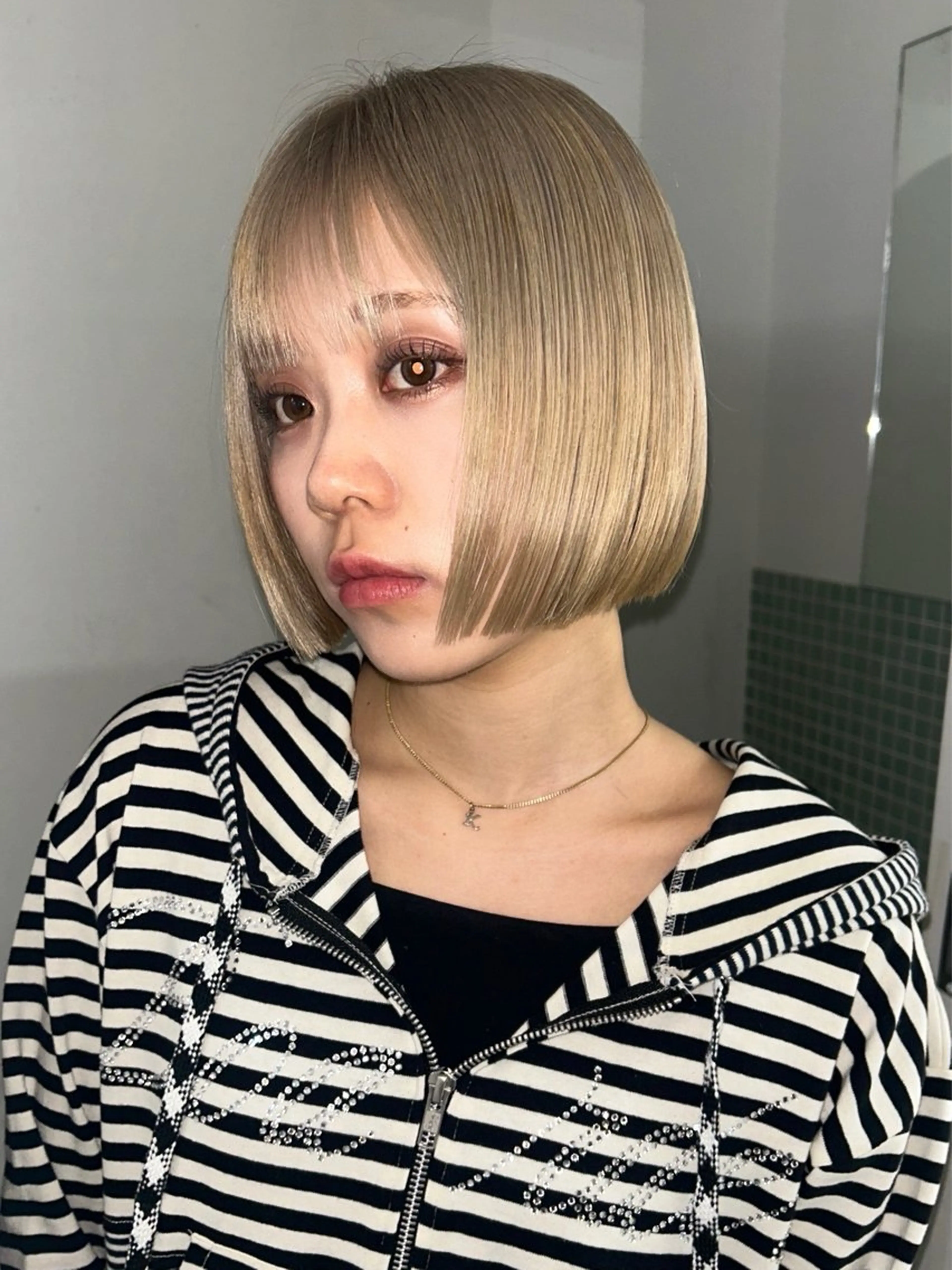 ショート カラー ハイトーンカラー ボブ カット ヘアカラー トリートメント hen所属・心斎橋/レイヤー/ ブリーチ/モエのヘアスタイル