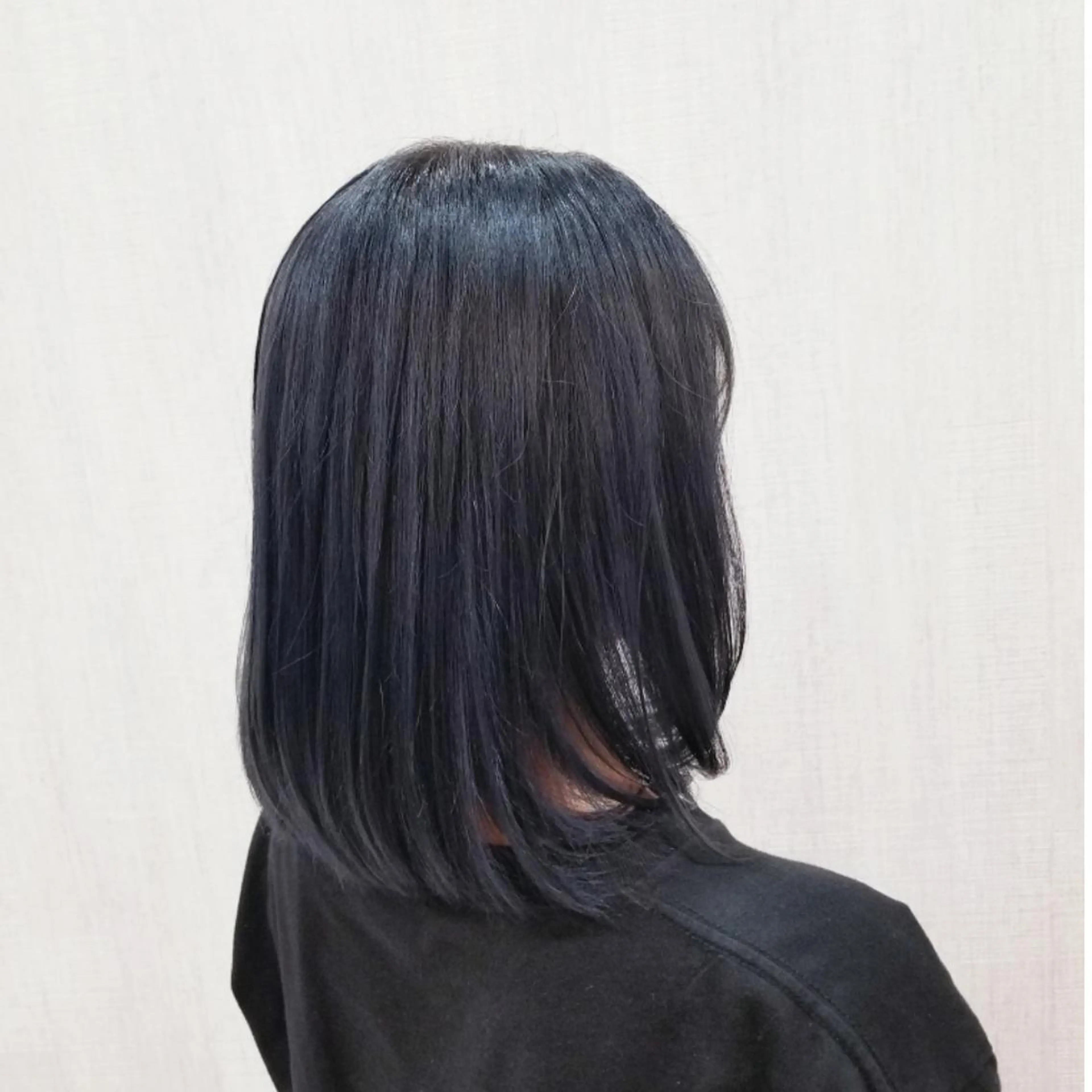 ミディアム カラー ネイビーカラー 顔周りレイヤーカット 髪質改善代表西村功平のヘアスタイル