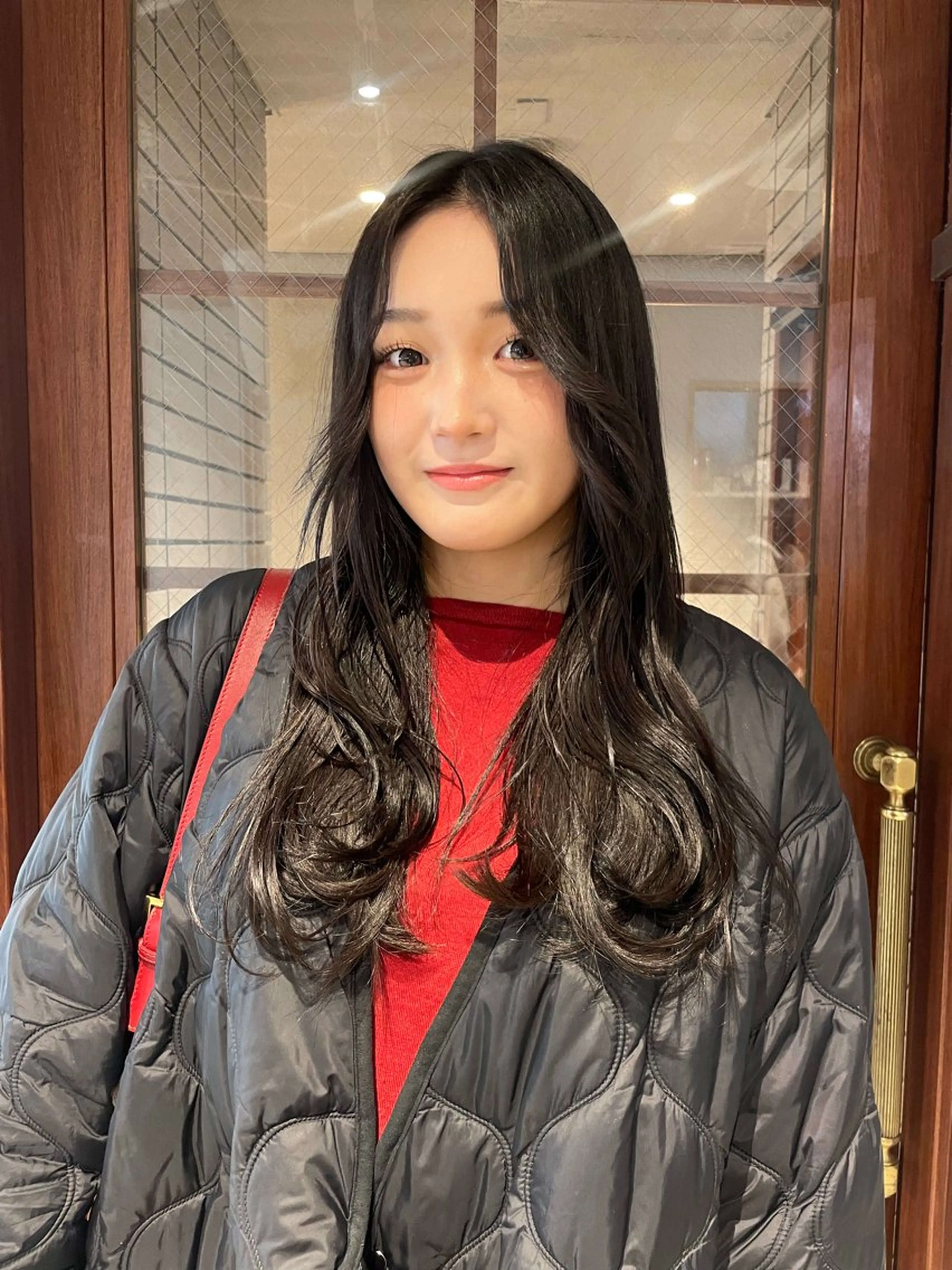 ミディアム カラー ブリーチ 透明感カラー ブリーチなしカラー レイヤー×初 パーマ|hinakoのヘアスタイル