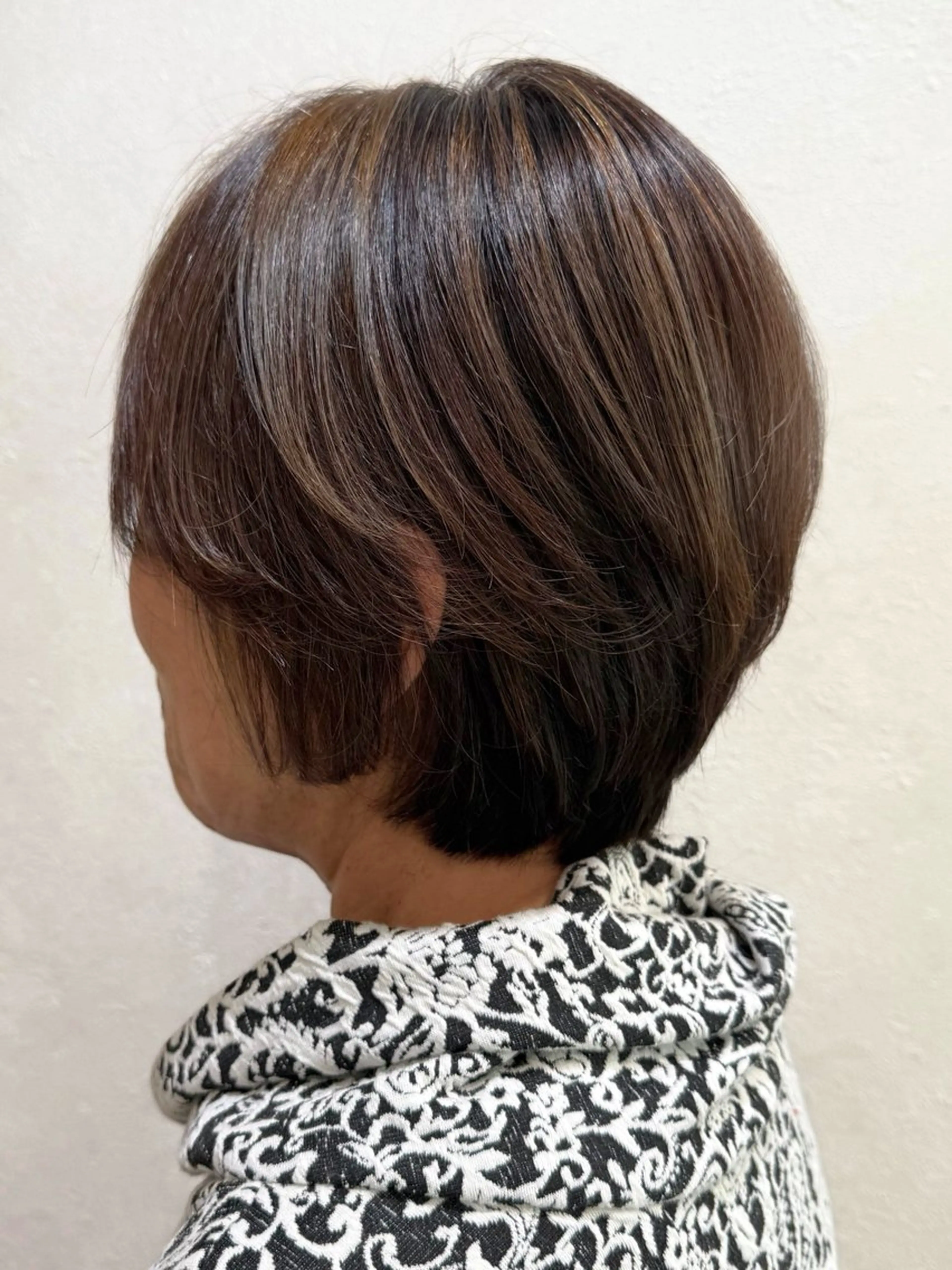 ショート カラー ハイライトカラー ハイライト カット ヘアカラー トリートメント 髪質改善縮毛矯正 💎TOMOのヘアスタイル