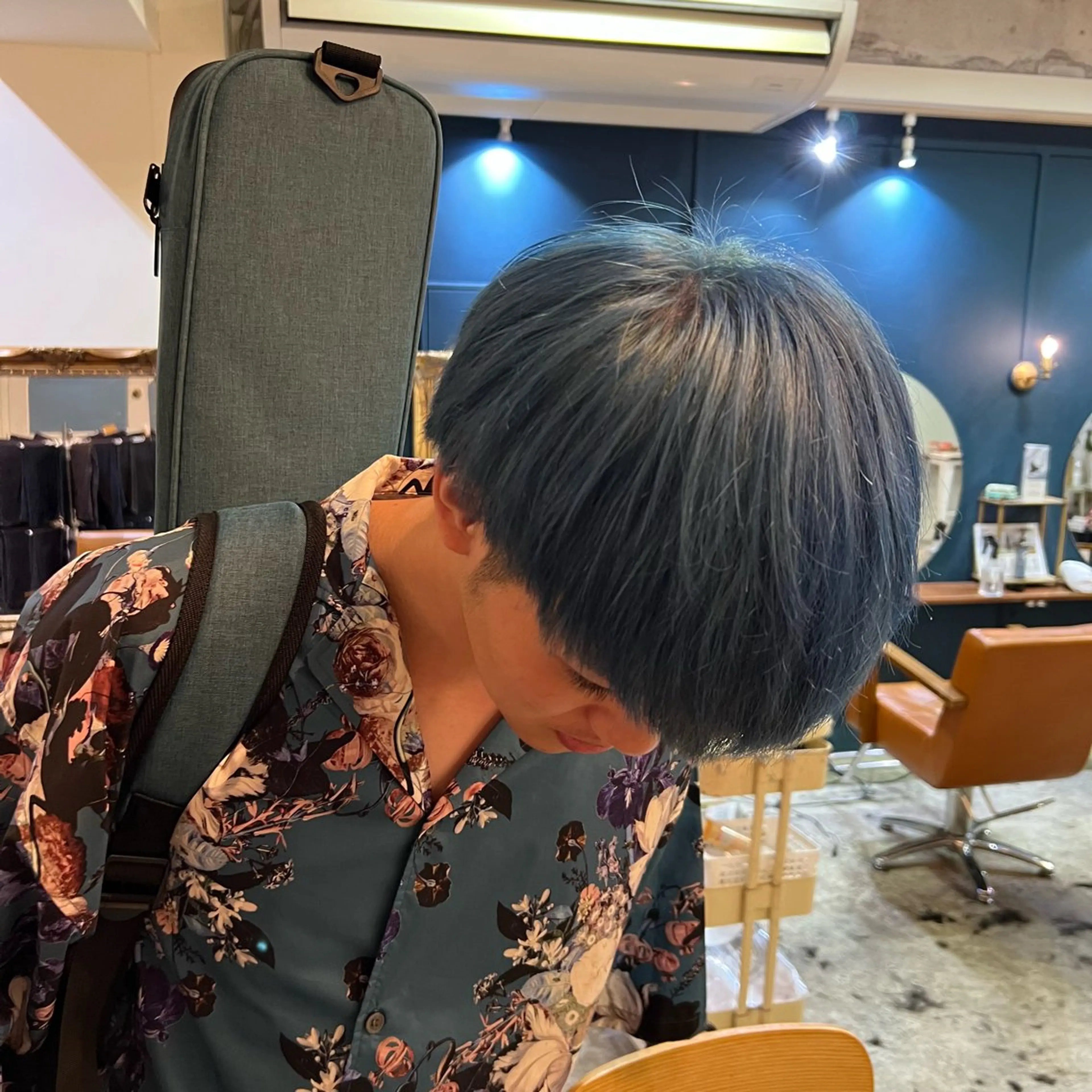 ショート カラー ブルーカラー デザインカラー ハイトーンカラー ヘアカラー トリートメント ヘッドスパ ヘアセット オカベ ショウマのヘアスタイル