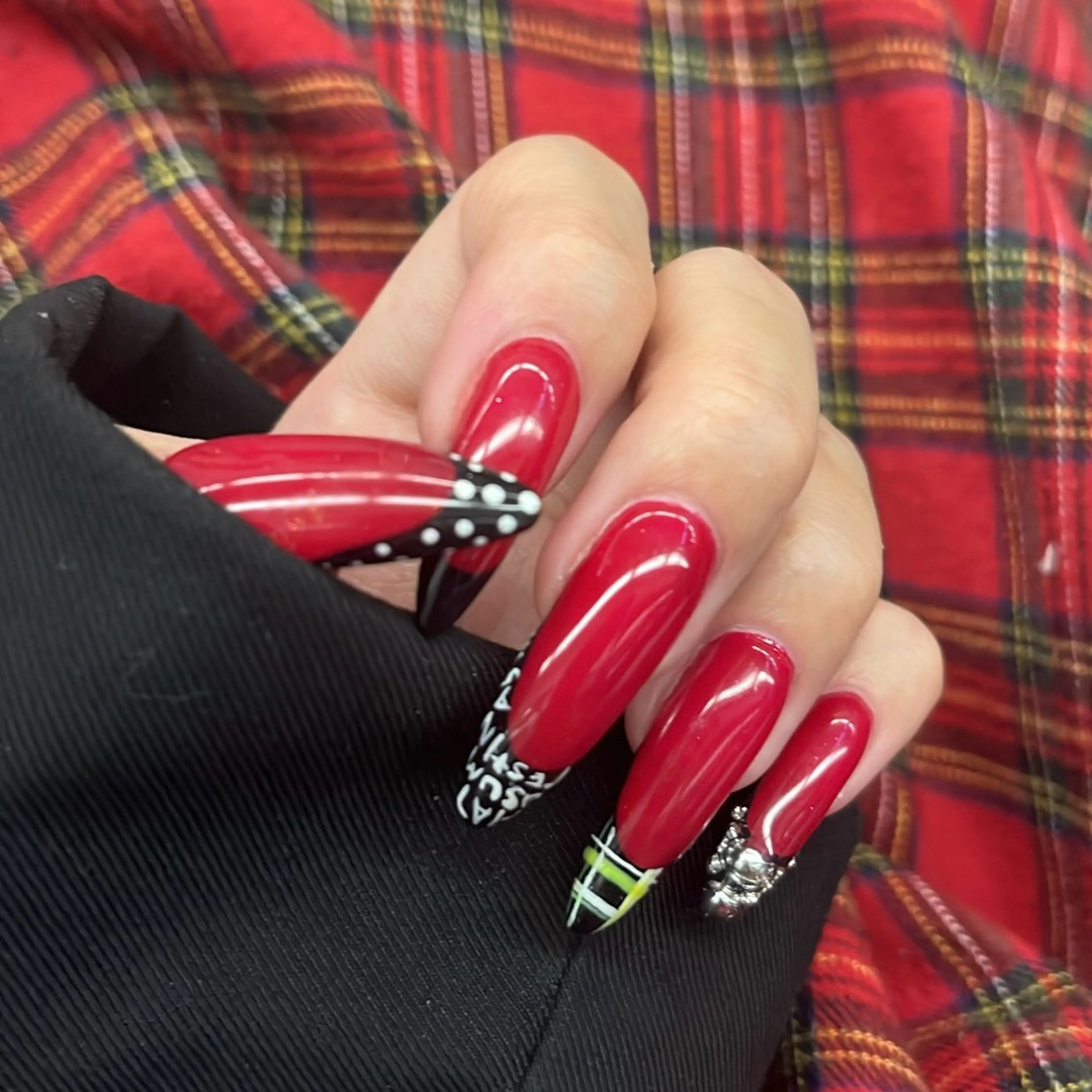 ネイル ハンドネイル フットネイル 小川 柚香のネイルデザイン