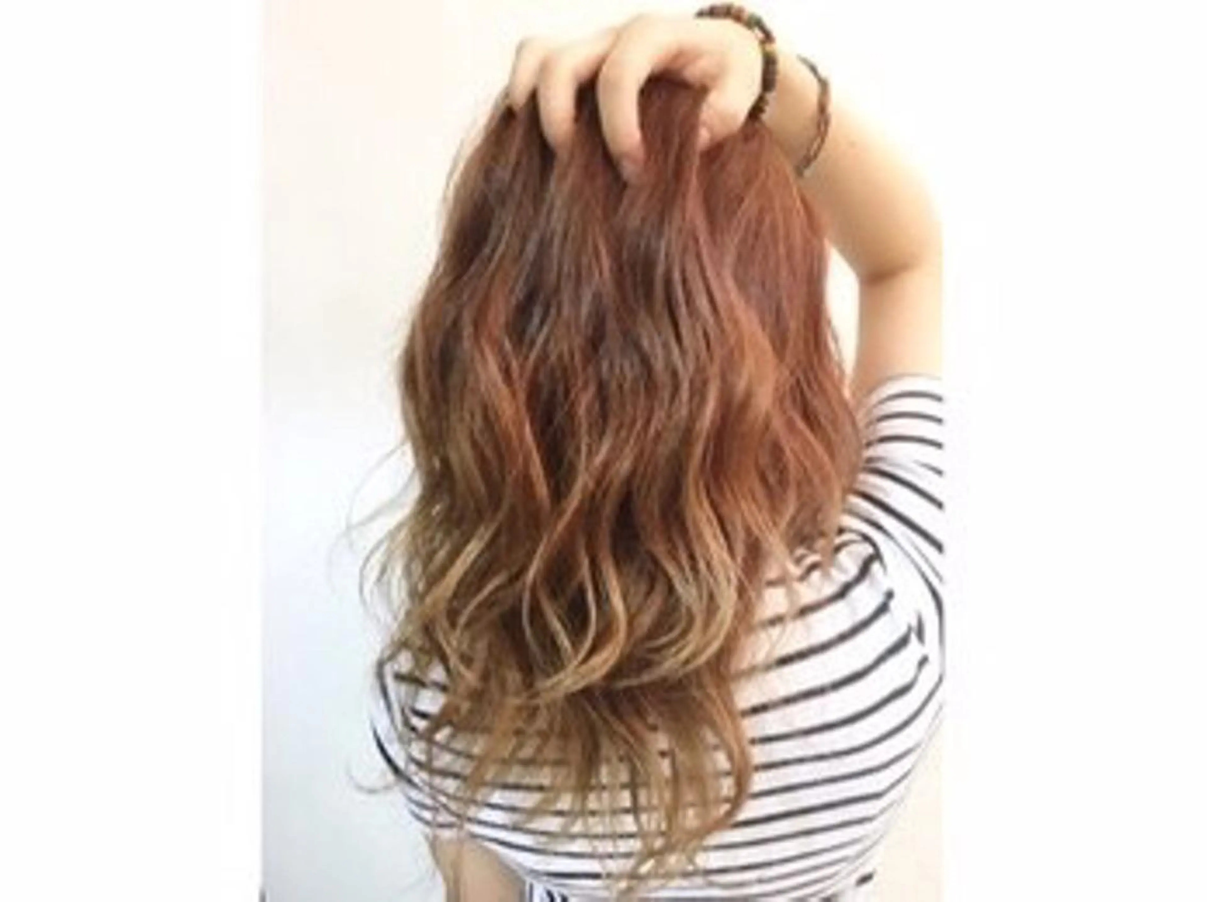 ロング カラー ブリーチ グラデーションカラー LOST CITY 横浜所属・🪐脱白髪染め 🪐松尾菜々美のヘアスタイル