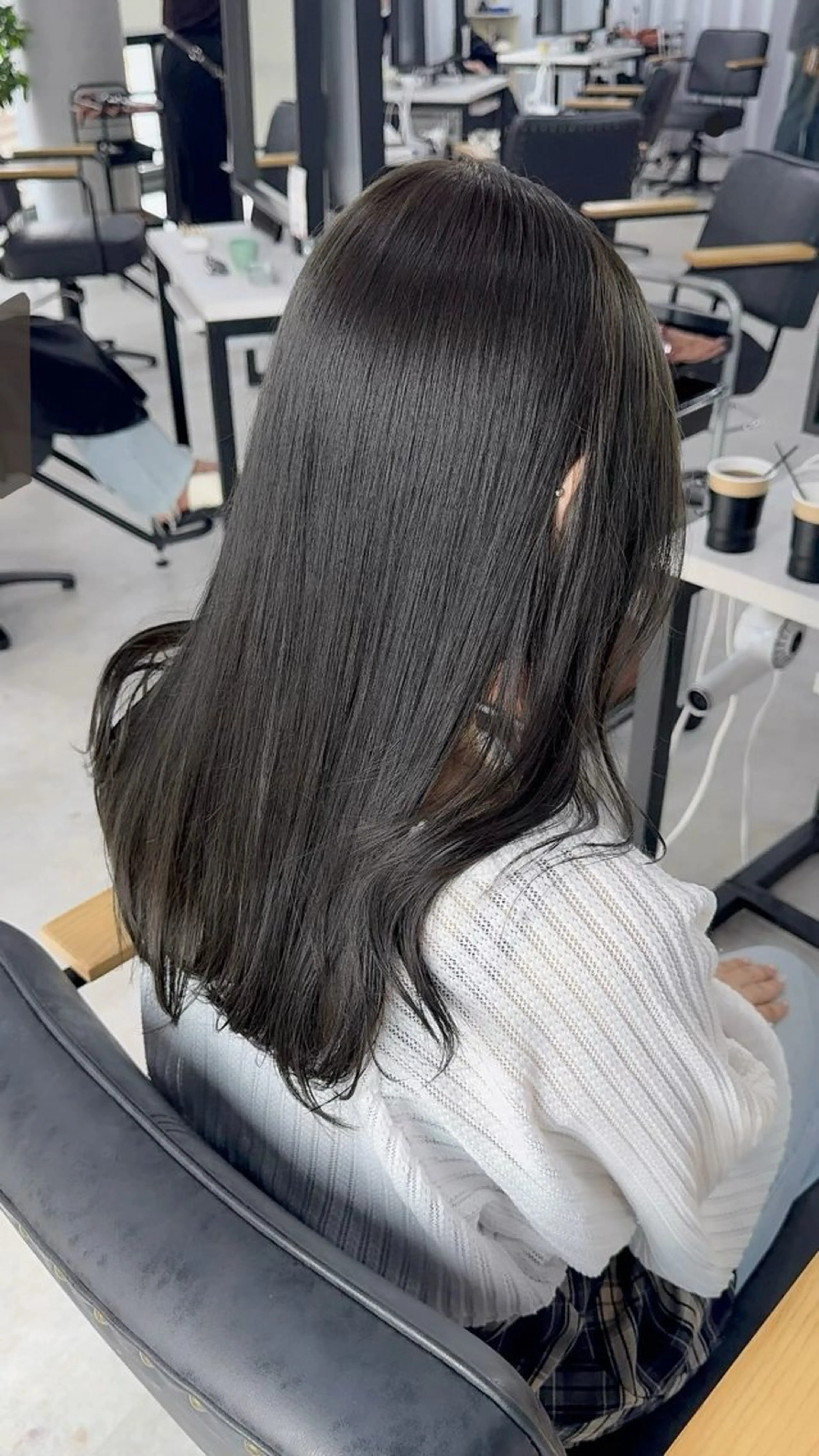 ロング カラー アッシュ アッシュブラウン ベージュカラー 黒髪 ブリーチ カット ヘアカラー トリートメント 赤み無し柔らかカラー 【梅田】madokaのヘアスタイル