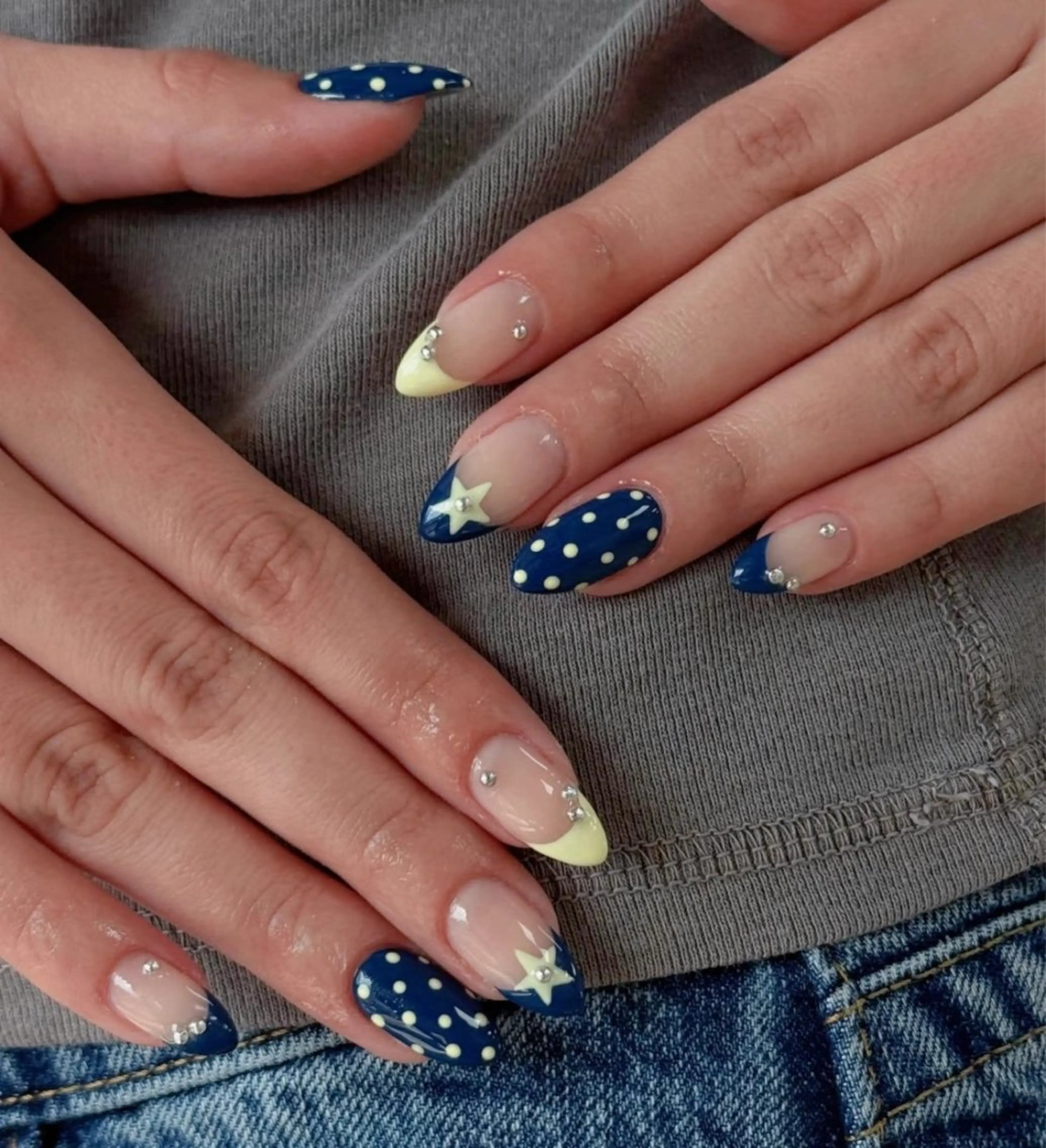 ネイル アートネイル ドット フレンチネイル ジェルネイル シンプルネイル ハンドネイル 🎀MIYUKI Salon🎀のネイルデザイン