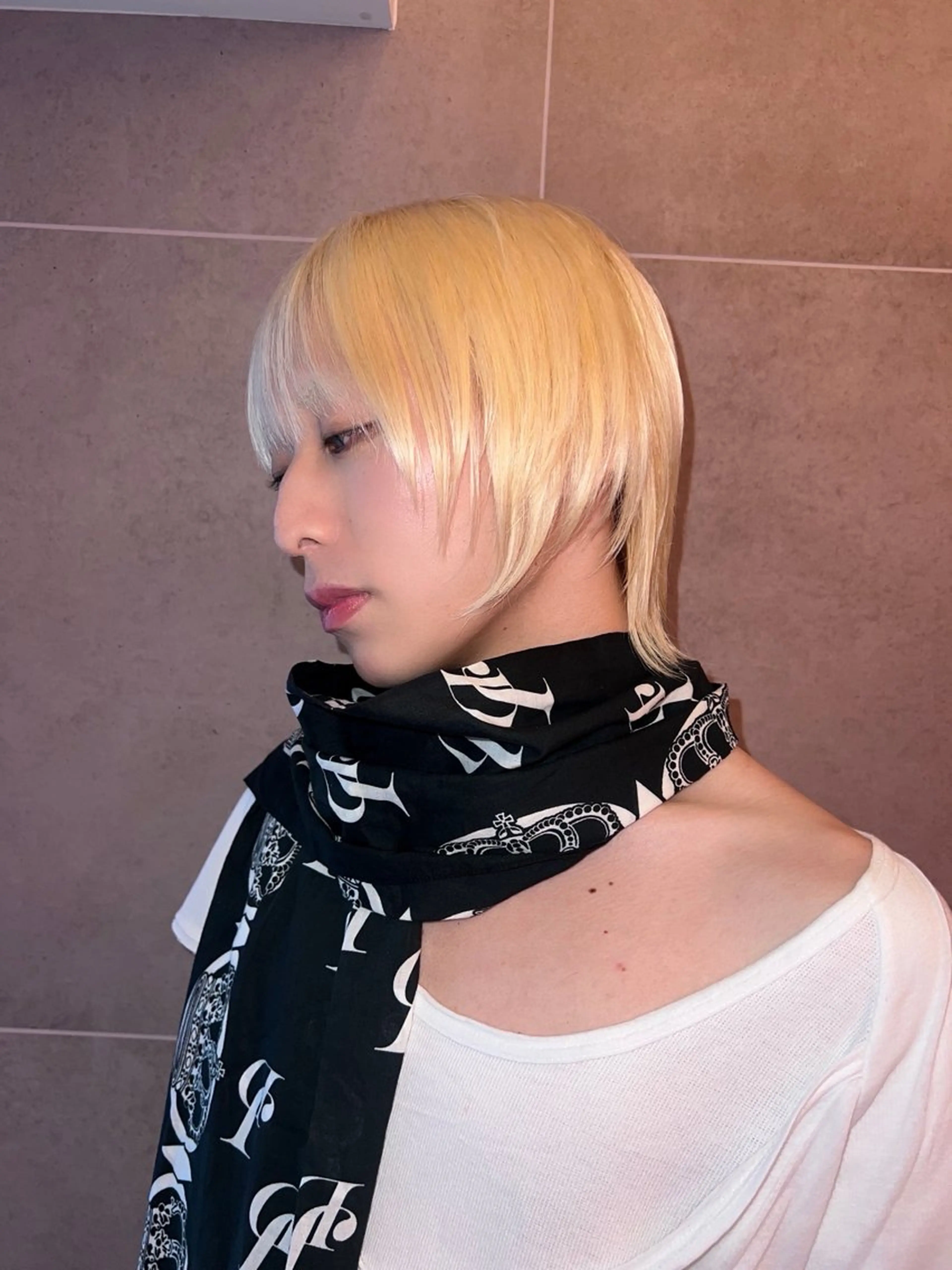 ミディアム カット AIRA/ブリーチ ‪/透明感カラーのヘアスタイル