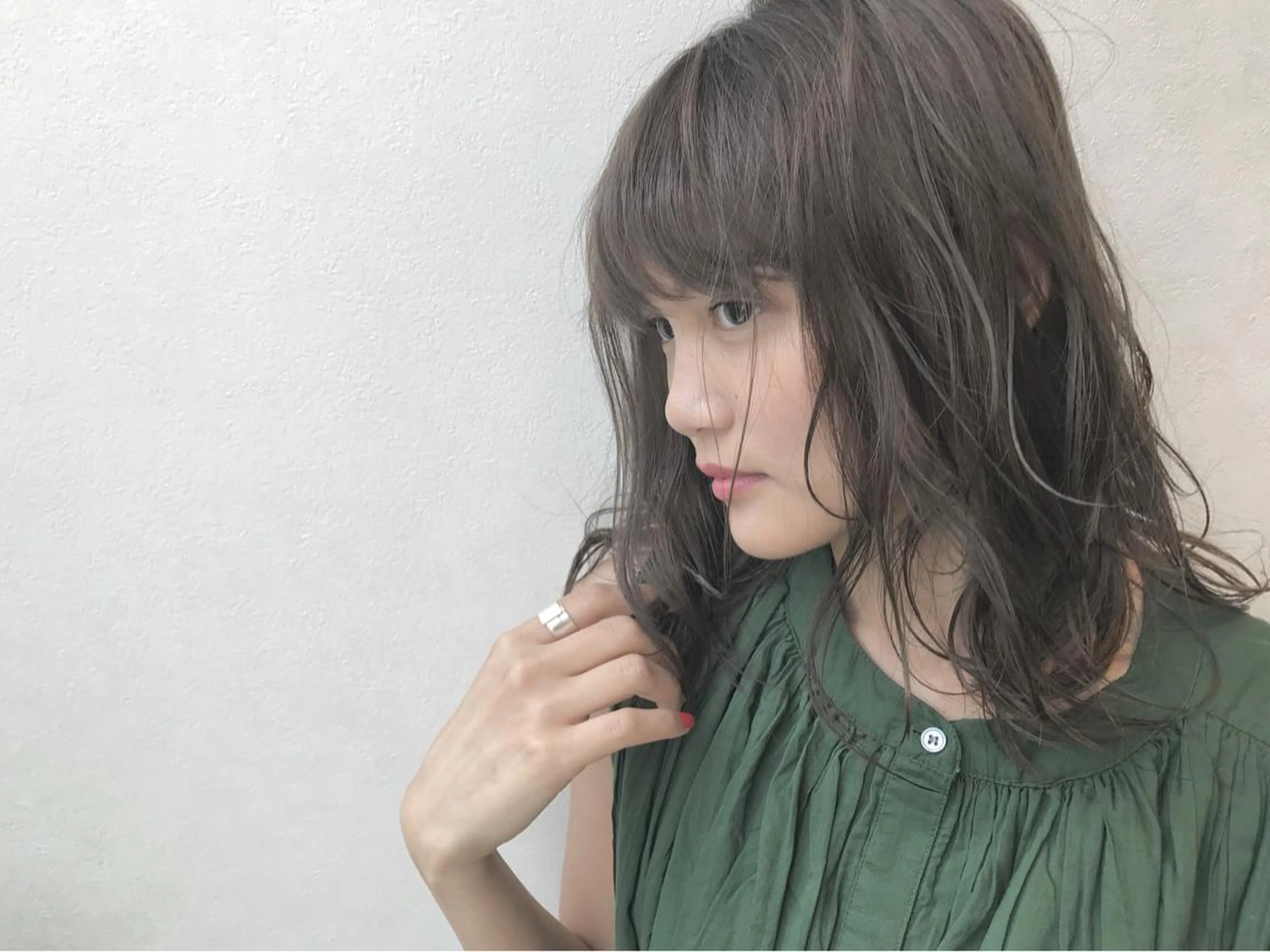 セミロング カラー ブルーカラー ブルージュ AGU akariのヘアスタイル