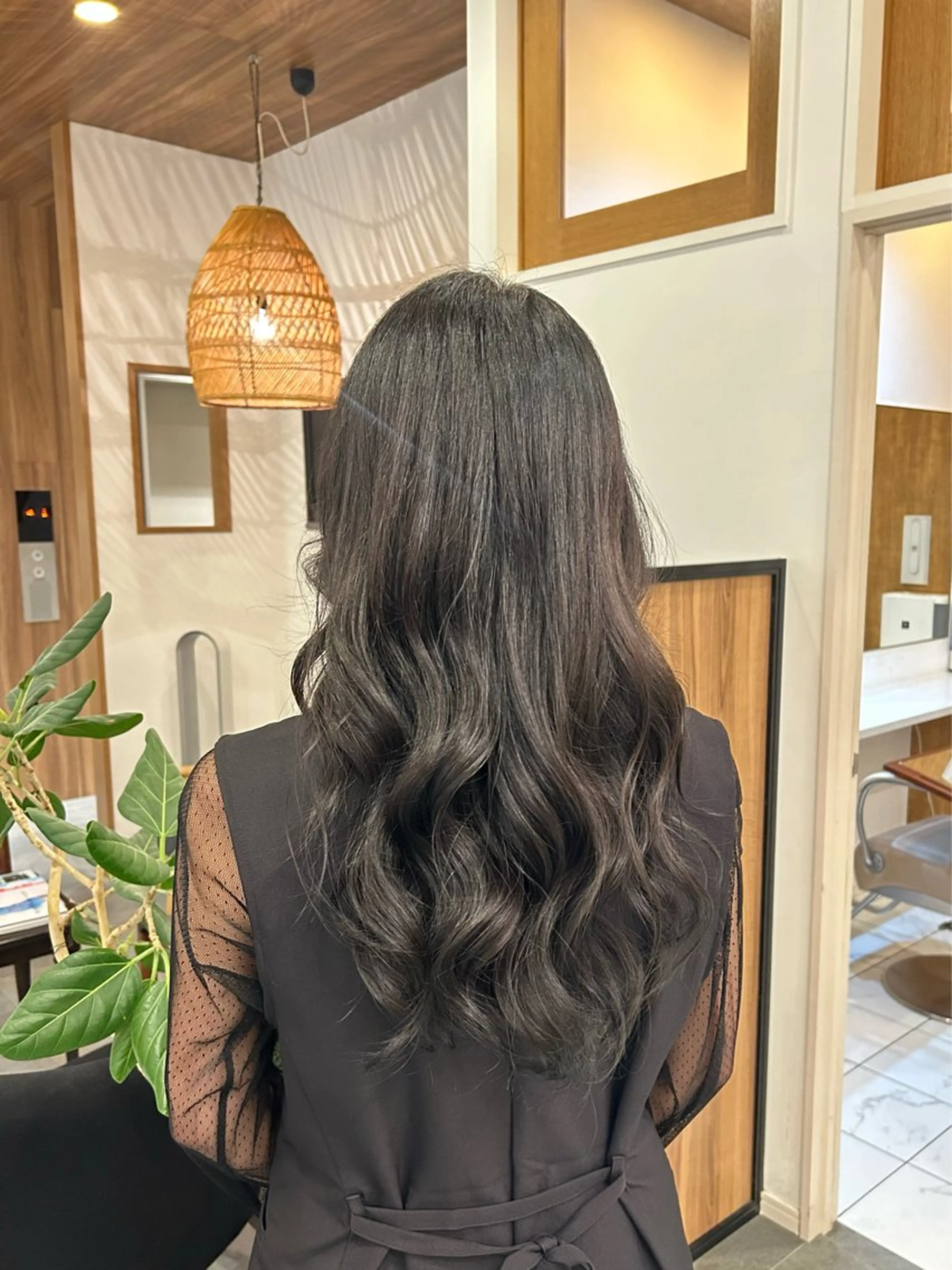 カラー 根本 琴子のヘアスタイル