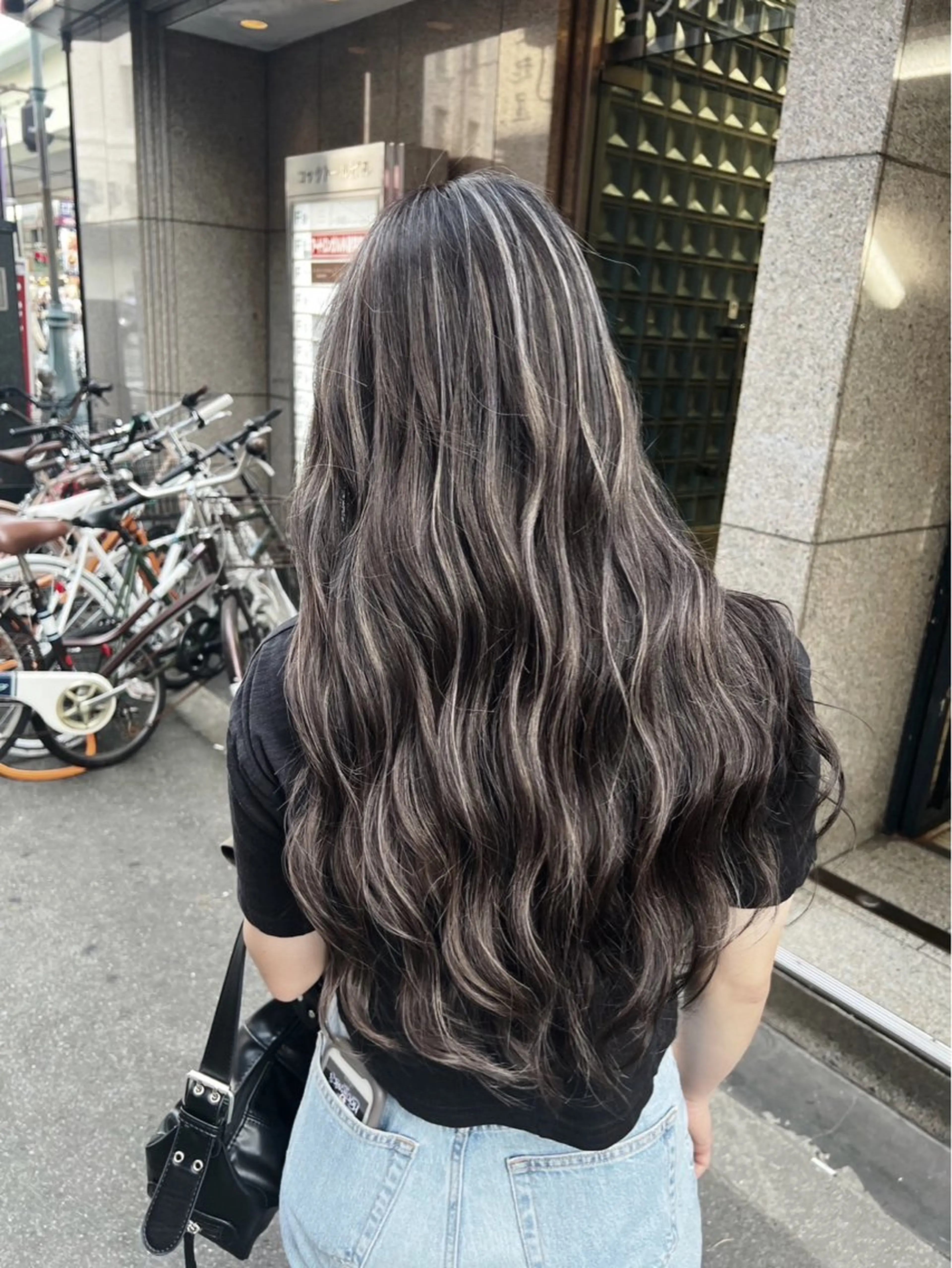 ロング カラー ダークグレー ダークグレージュ グレージュ ハイライトカラー ハイライト ヘアカラー トリートメント ROBIN所属・指名数No.1 /NAOYAのヘアスタイル