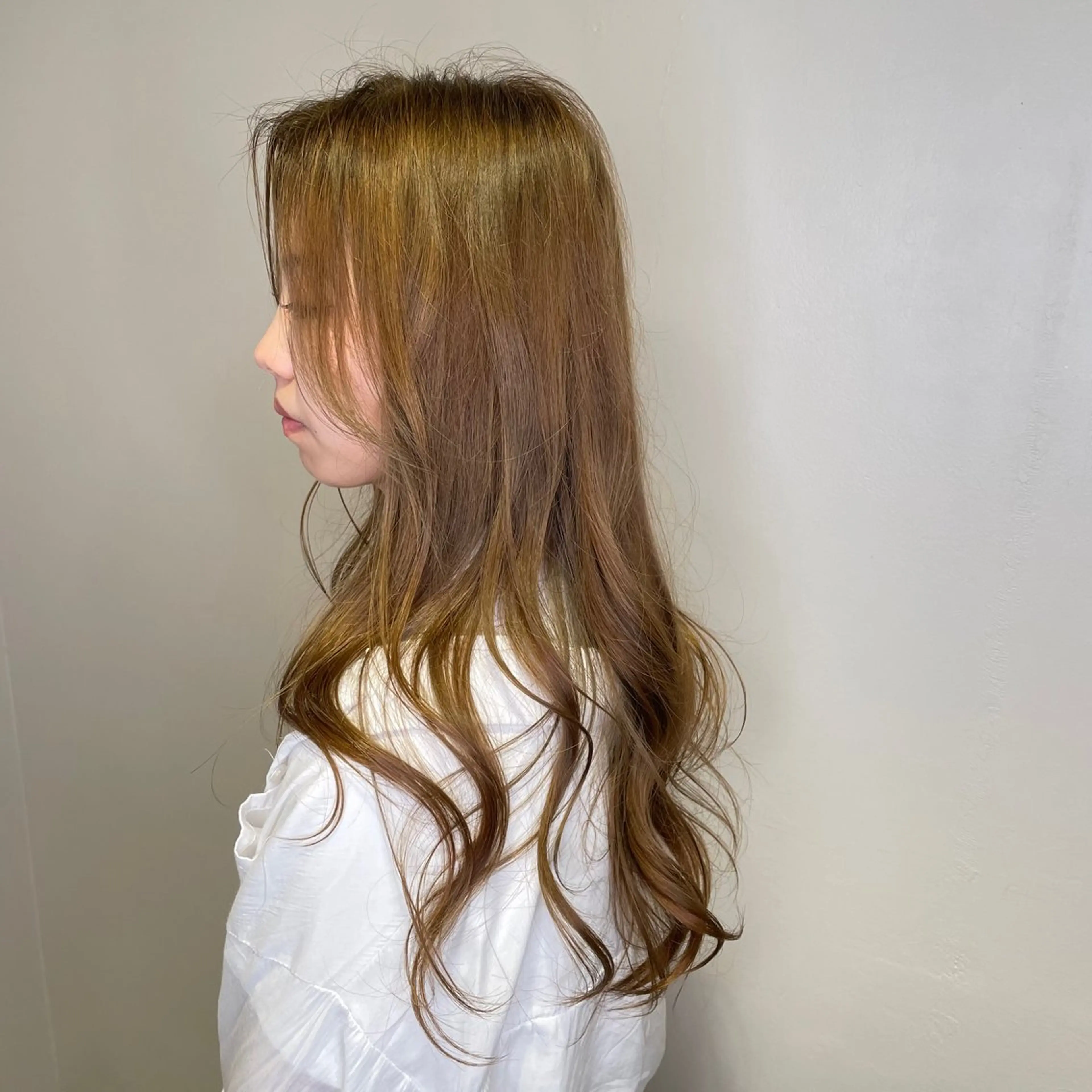 ロング カラー ベージュカラー ブラウンカラー レイヤーカット ロング カット ヘアカラー キオラ所属・えき田 茉歩のヘアスタイル