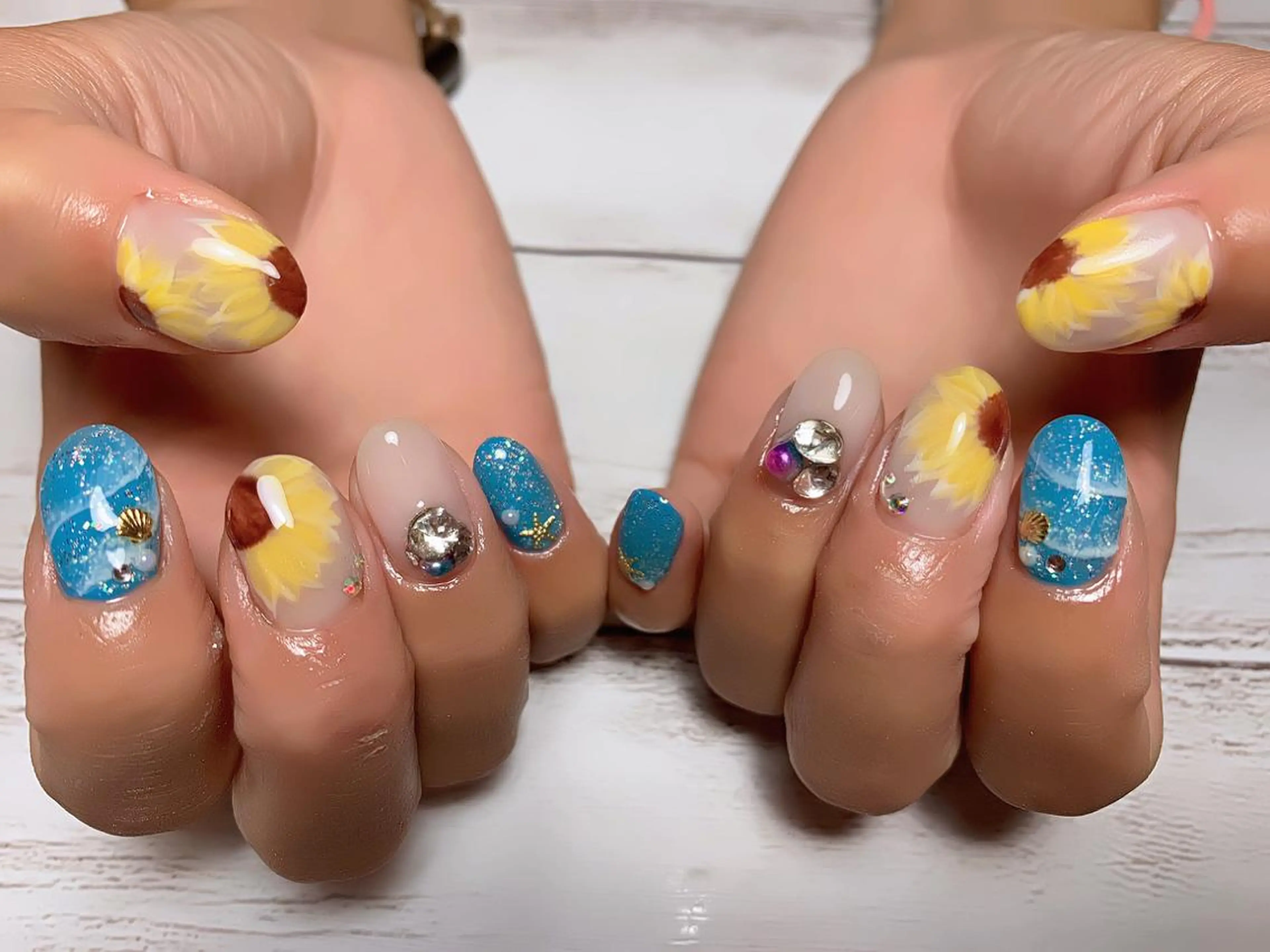 ネイル 菅野 愛花のネイルデザイン