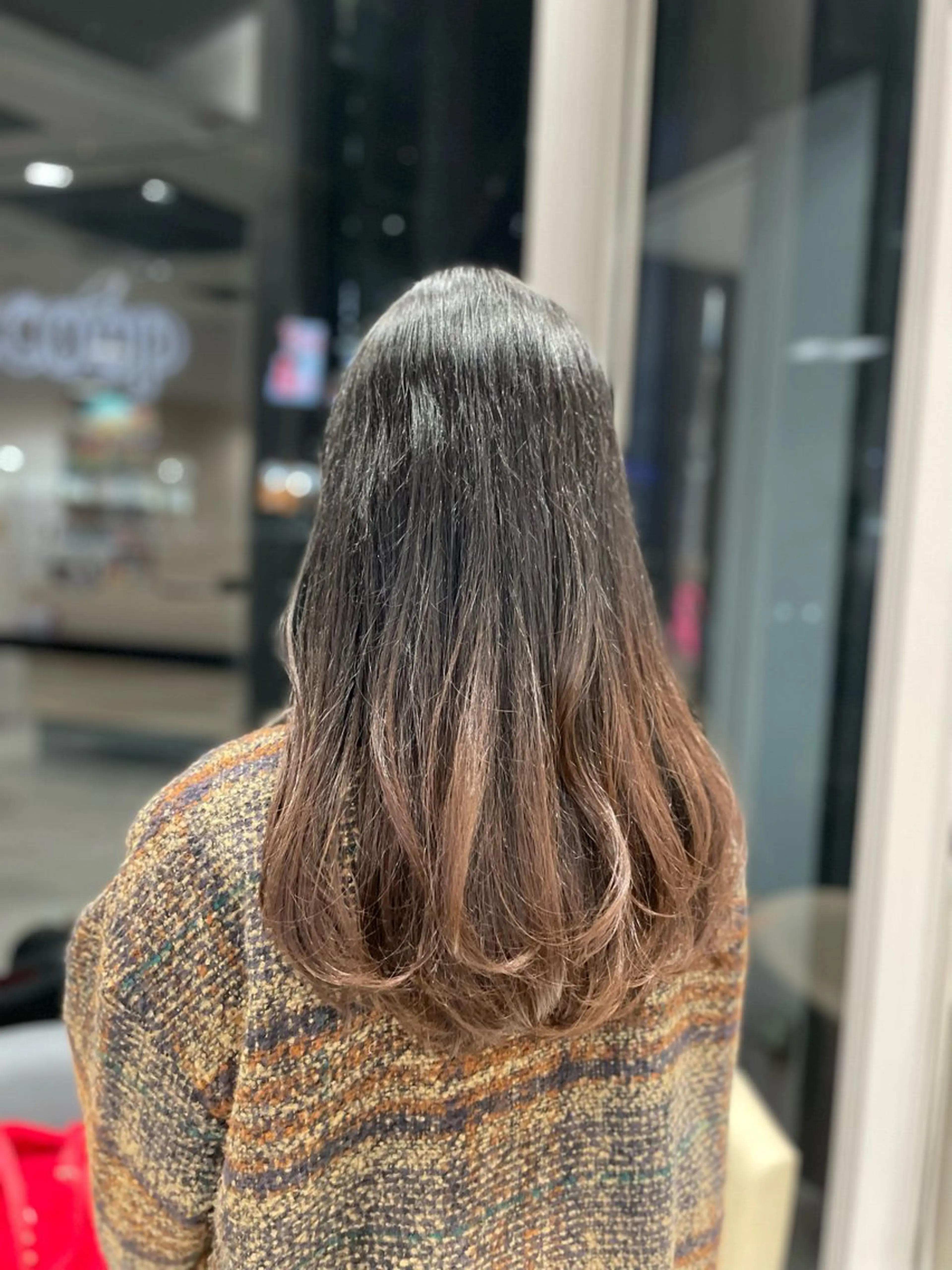 ロング くびれヘア レイヤーカット 小顔カット カット クロスパーマ/うる艶 カラー/Kurumiのヘアスタイル