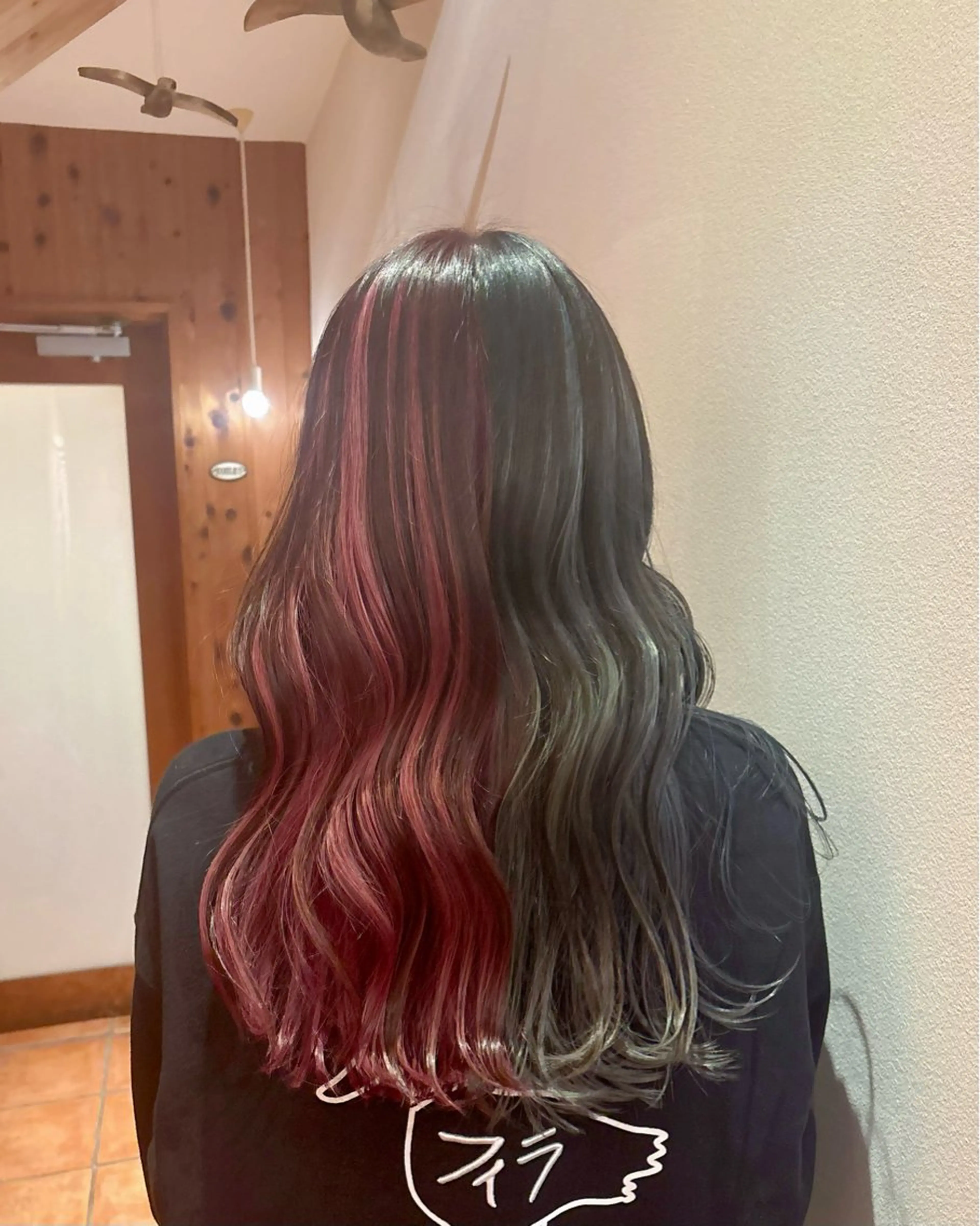 ロング カラー ブリーチ ツートーンカラー ヘアカラー 谷澤 貫太のヘアスタイル