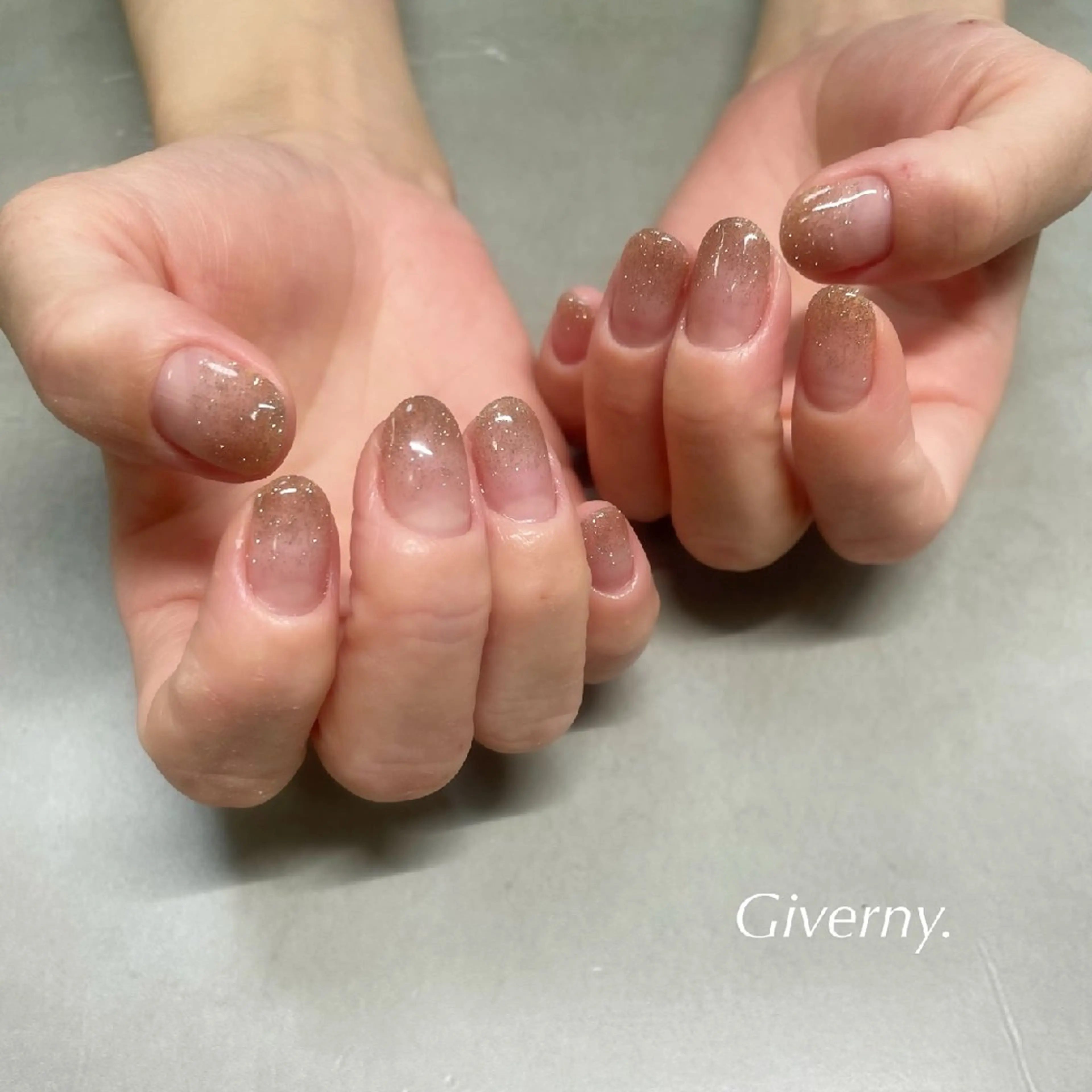 ネイル フラッシュネイル グラデーション オフィスネイル シンプルネイル ハンドネイル Giverny .のネイルデザイン