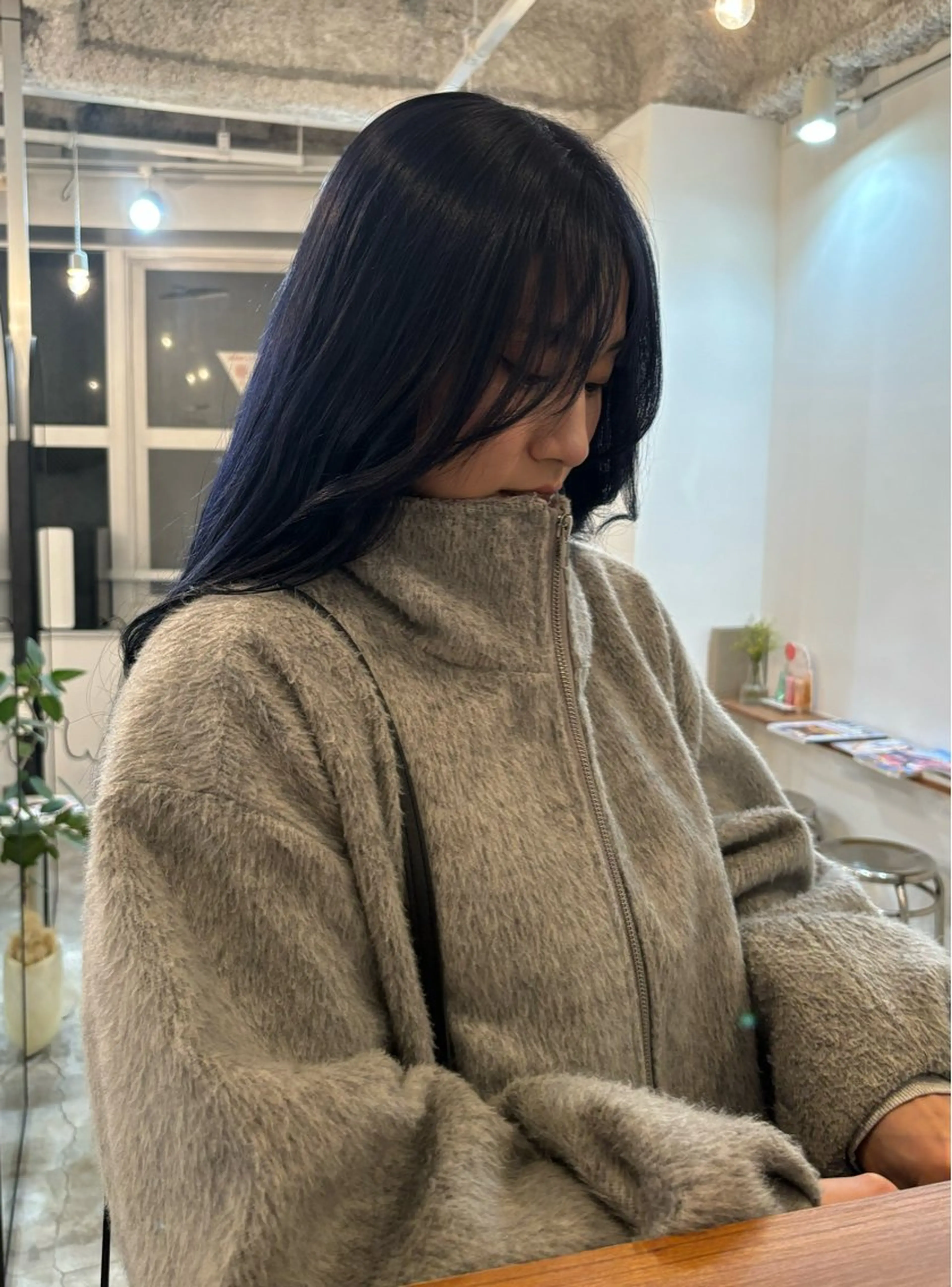 ミディアム カラー ブリーチ ネイビーカラー 林　蓮／レイヤー /透明感カラーのヘアスタイル