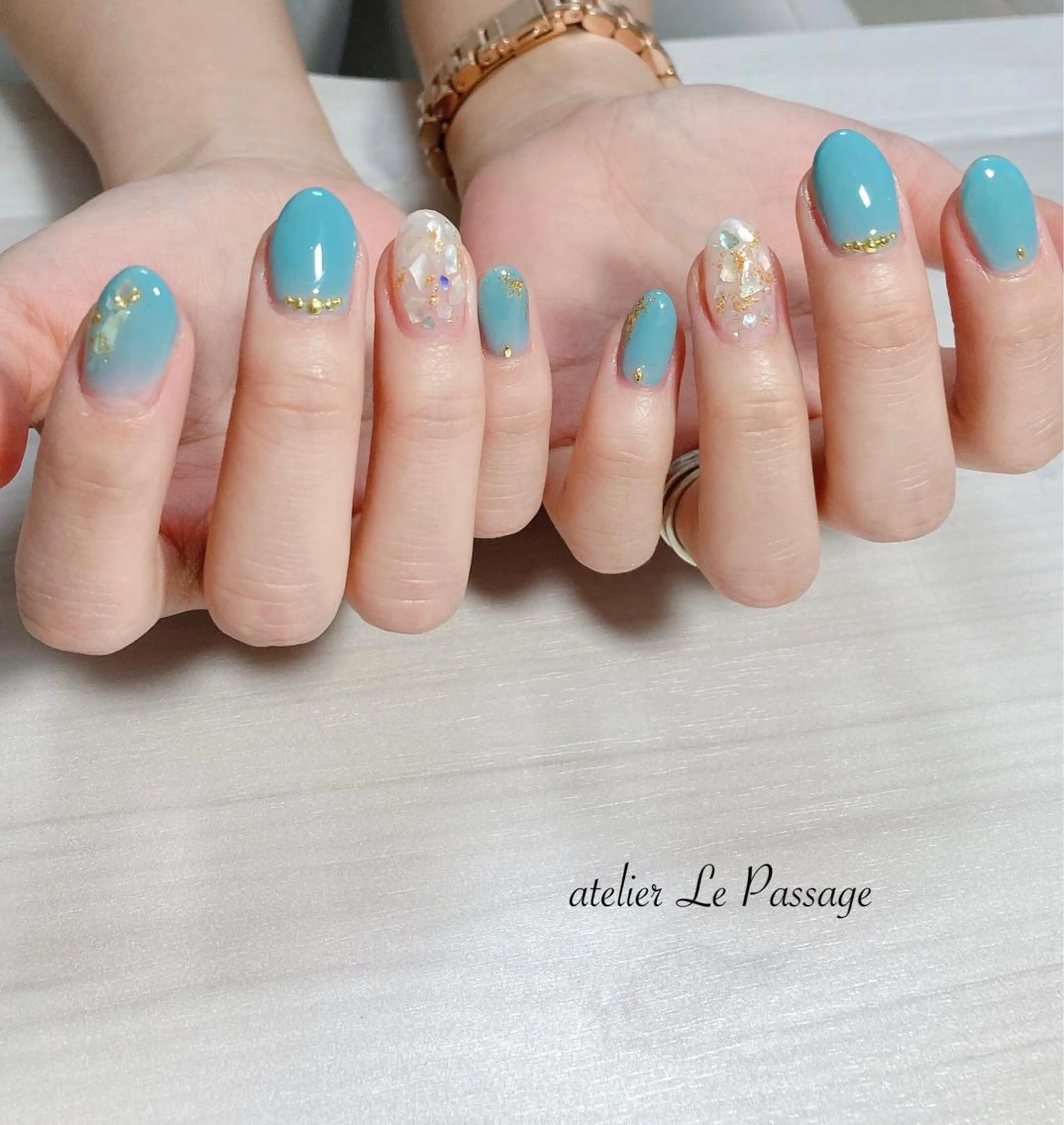 ネイル ブルー ジェルネイル オフィスネイル ワンカラーネイル パラジェル Atelier Le Passage所属・h nakatsukaのネイルデザイン