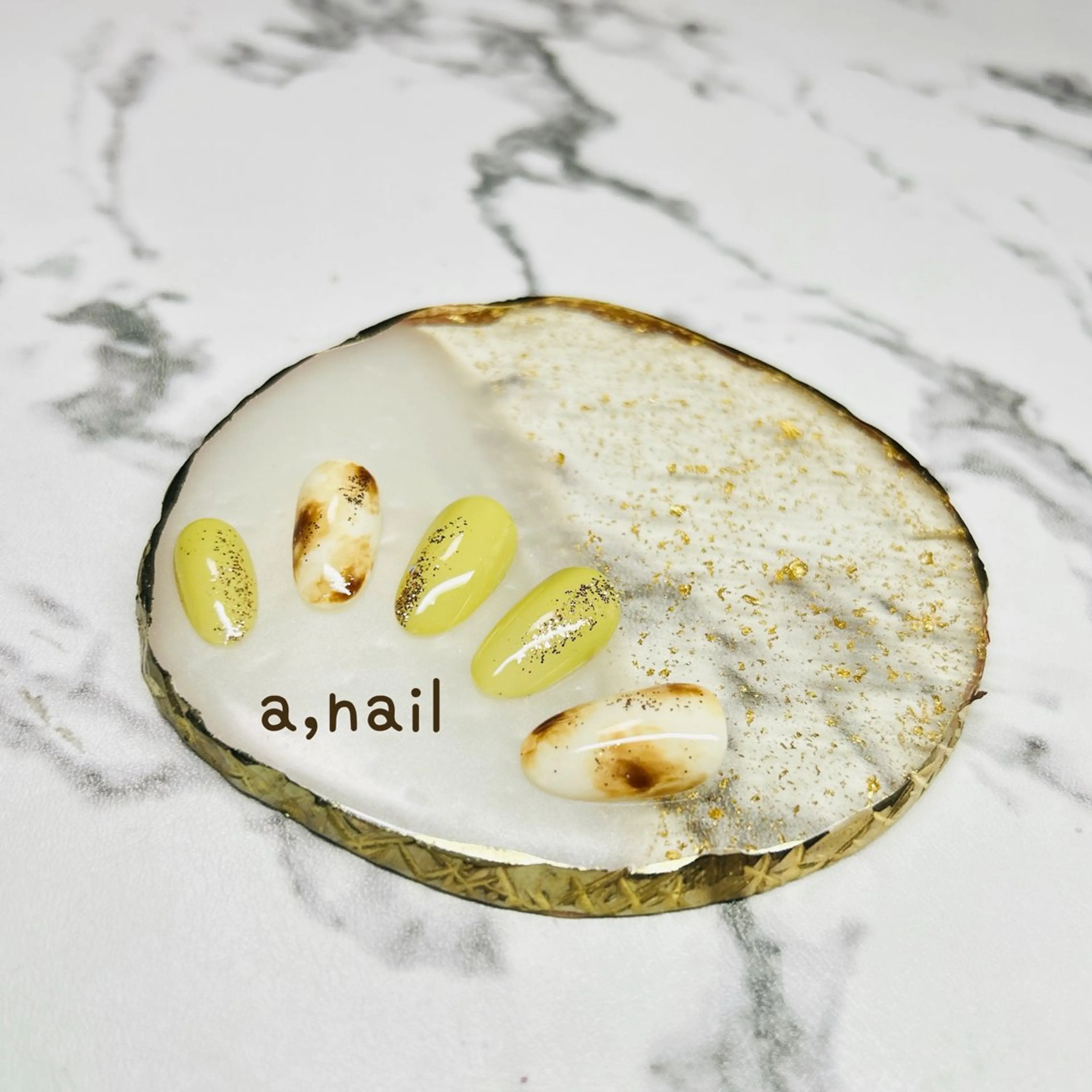 ネイル べっ甲ネイル キラキラネイル ラメ(グリッター) シンプルネイル 冬ネイル ハンドネイル ネイルサロン エーネイルのネイルデザイン