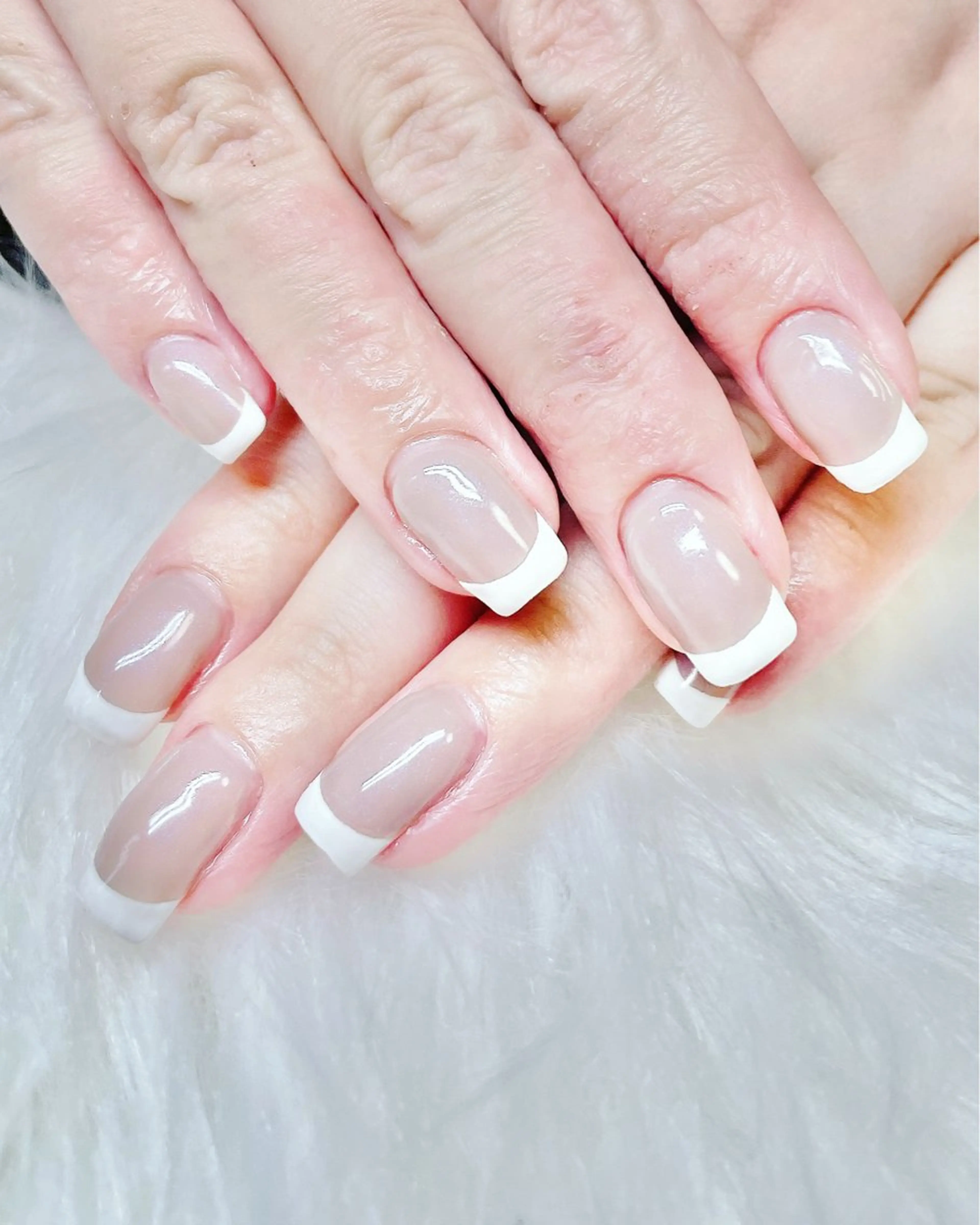 フレンチネイル🥰オフあり💅清楚に爪が美しく🎵カラーベース➕500円マグネット、フラッシュベース➕800円の写真