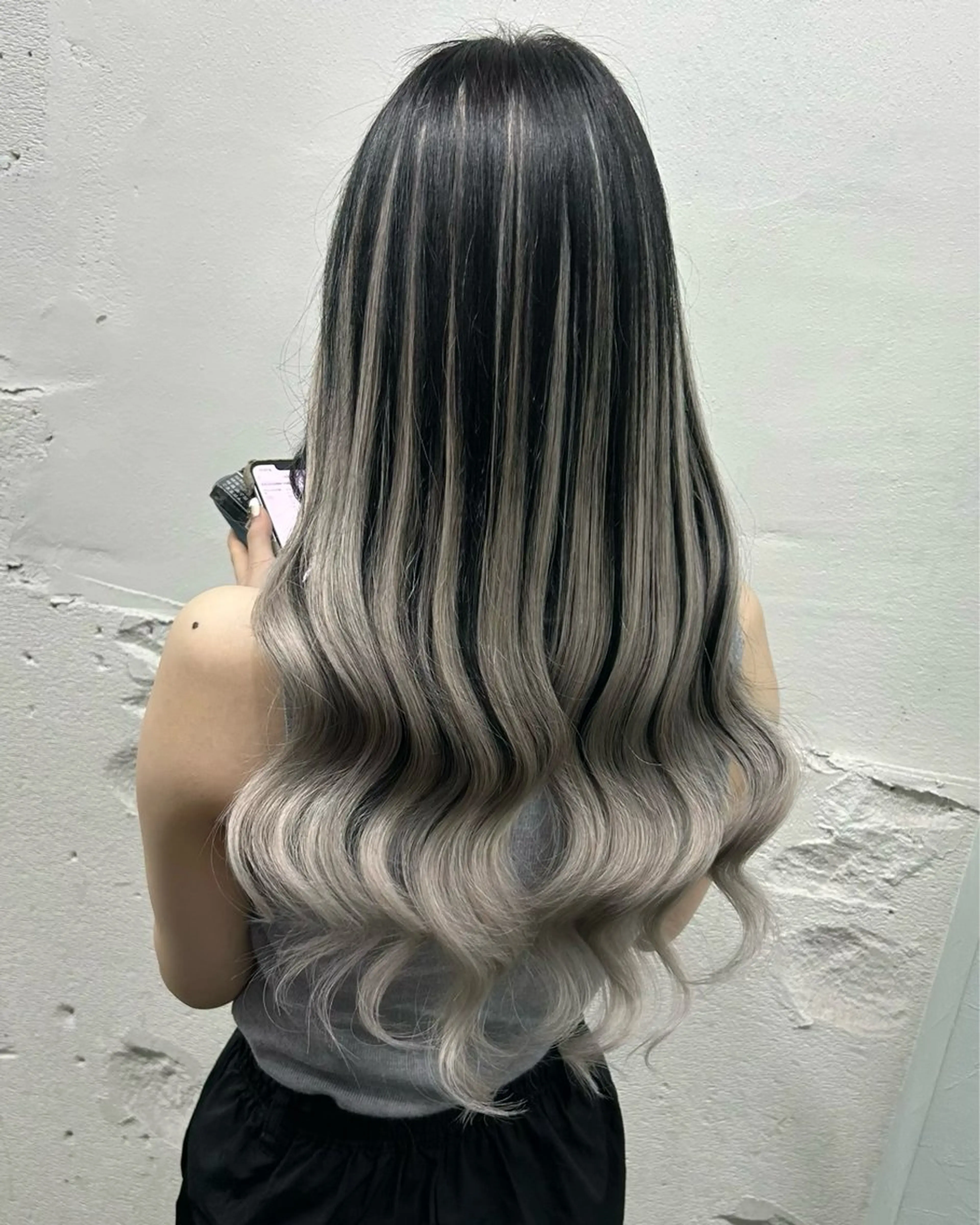 ミディアム カラー シールエクステ ダブルカラー ハイライトカラー シルバー エクステ シールエクステの女神 🍑Momo🍑のヘアスタイル