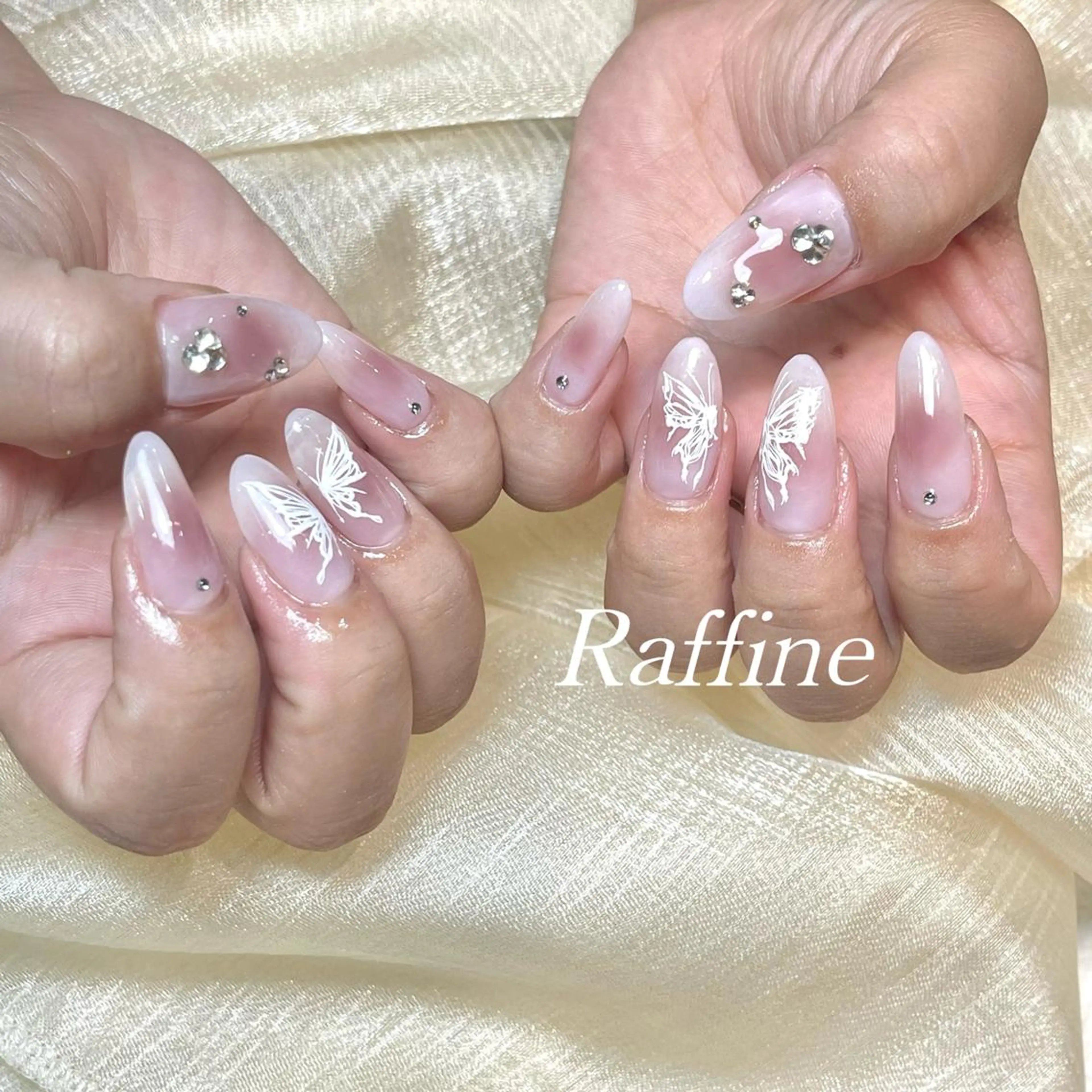 ネイル RAFFINE 月🦋🩵のネイルデザイン