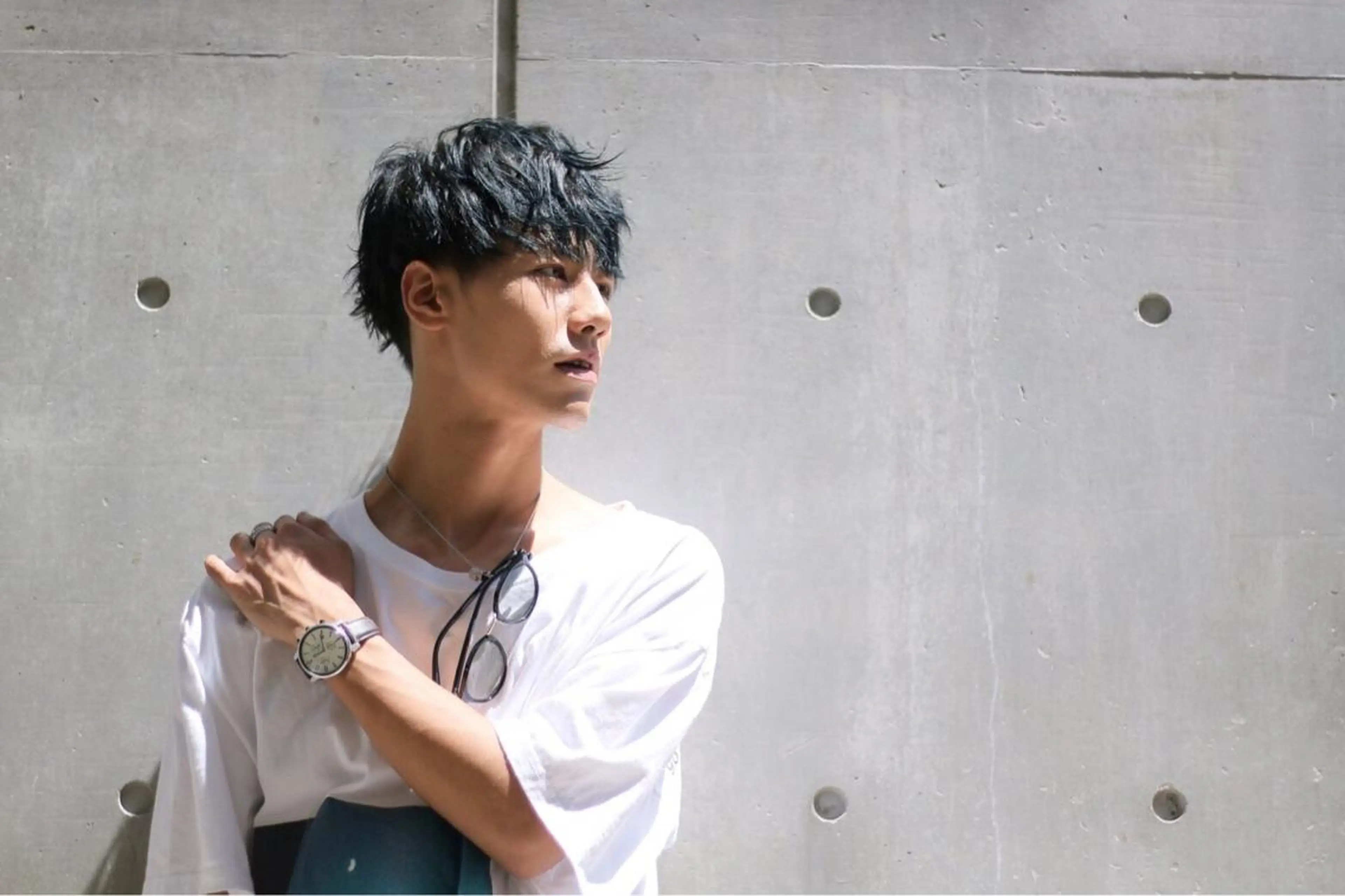 ショート カラー パーマ メンズ 黒髪 ブルーカラー ブルーブラック 髙田　健治 (ケンジ)のその他イメージ