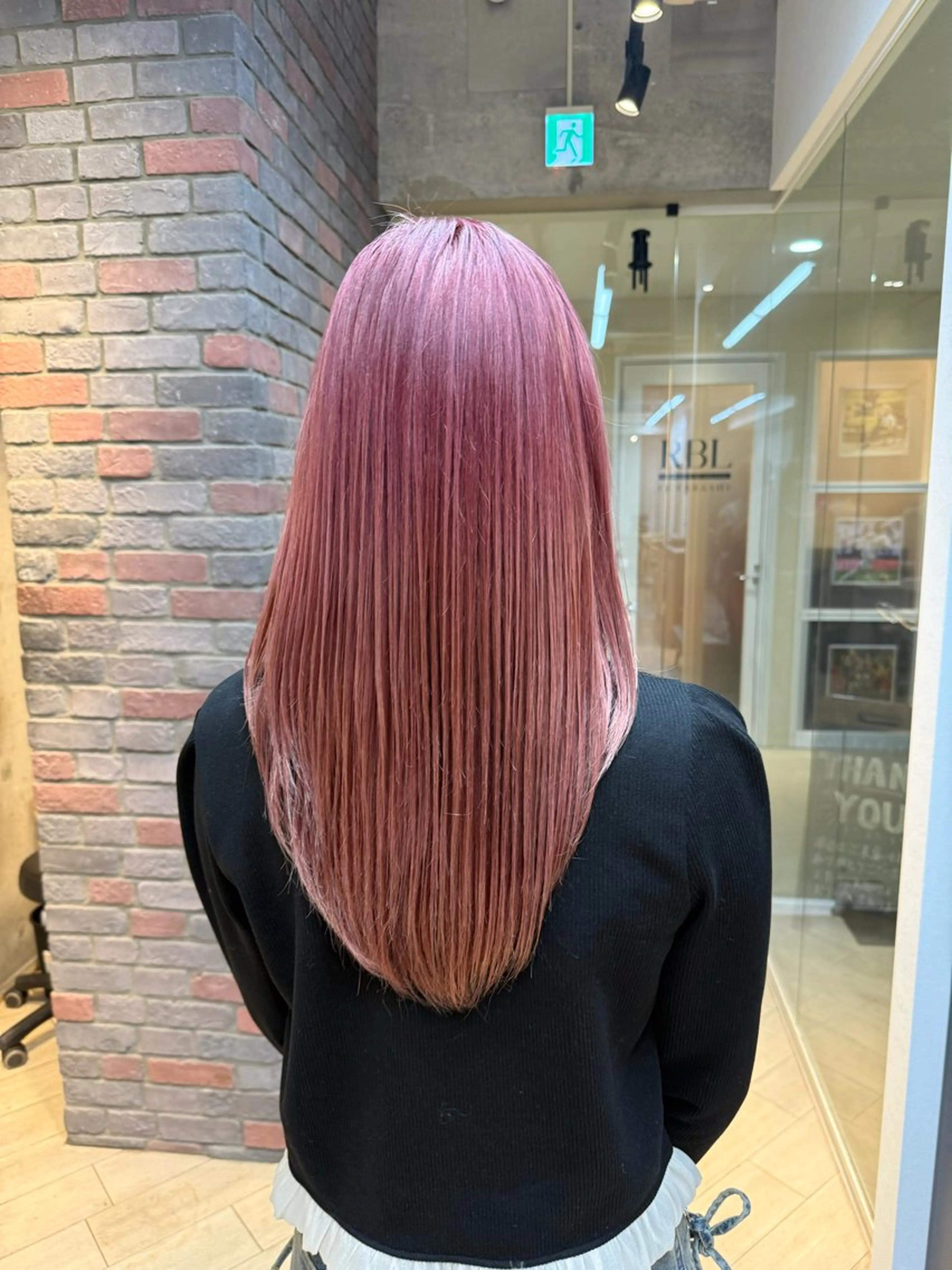 ミディアム カラー 栗原 莉玖のヘアスタイル