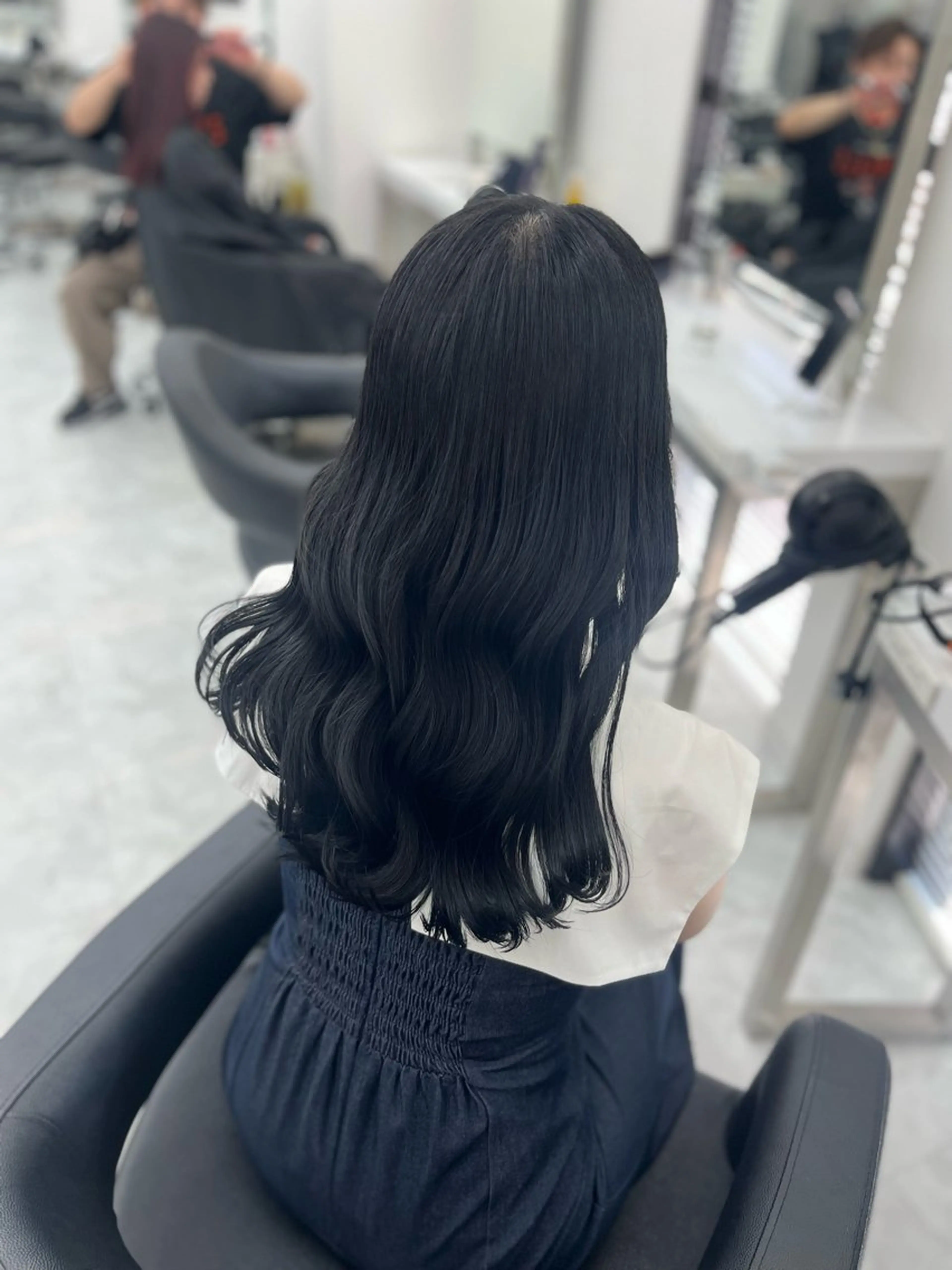 セミロング カラー ヘアアレンジ 艶髪ハイトーン🫧 Kurehaのヘアスタイル