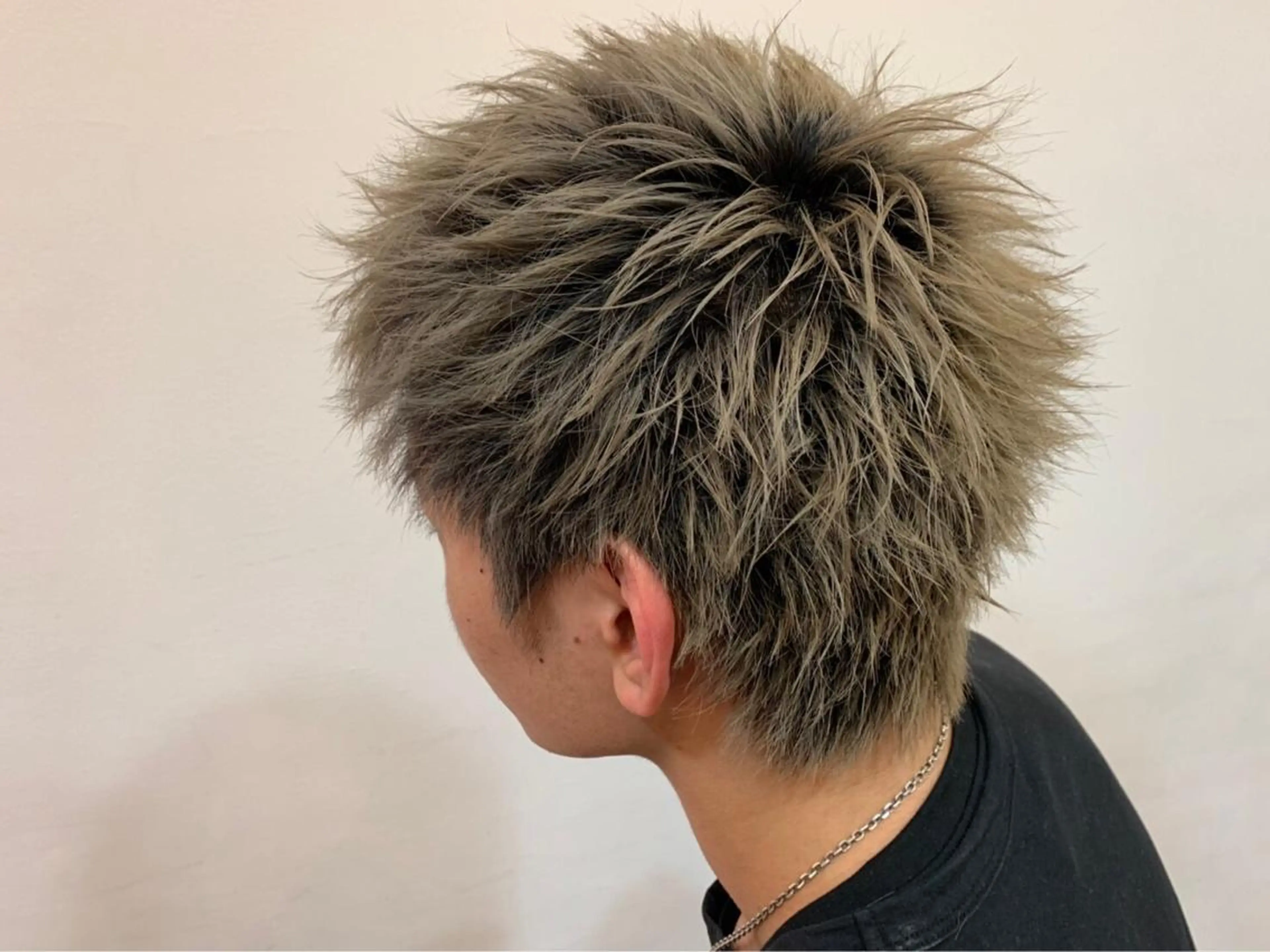 ショート カラー メンズ メンズブリーチ メンズハイトーン ブリーチ ハイトーンカラー レイヤーカット 関 京磨のヘアスタイル