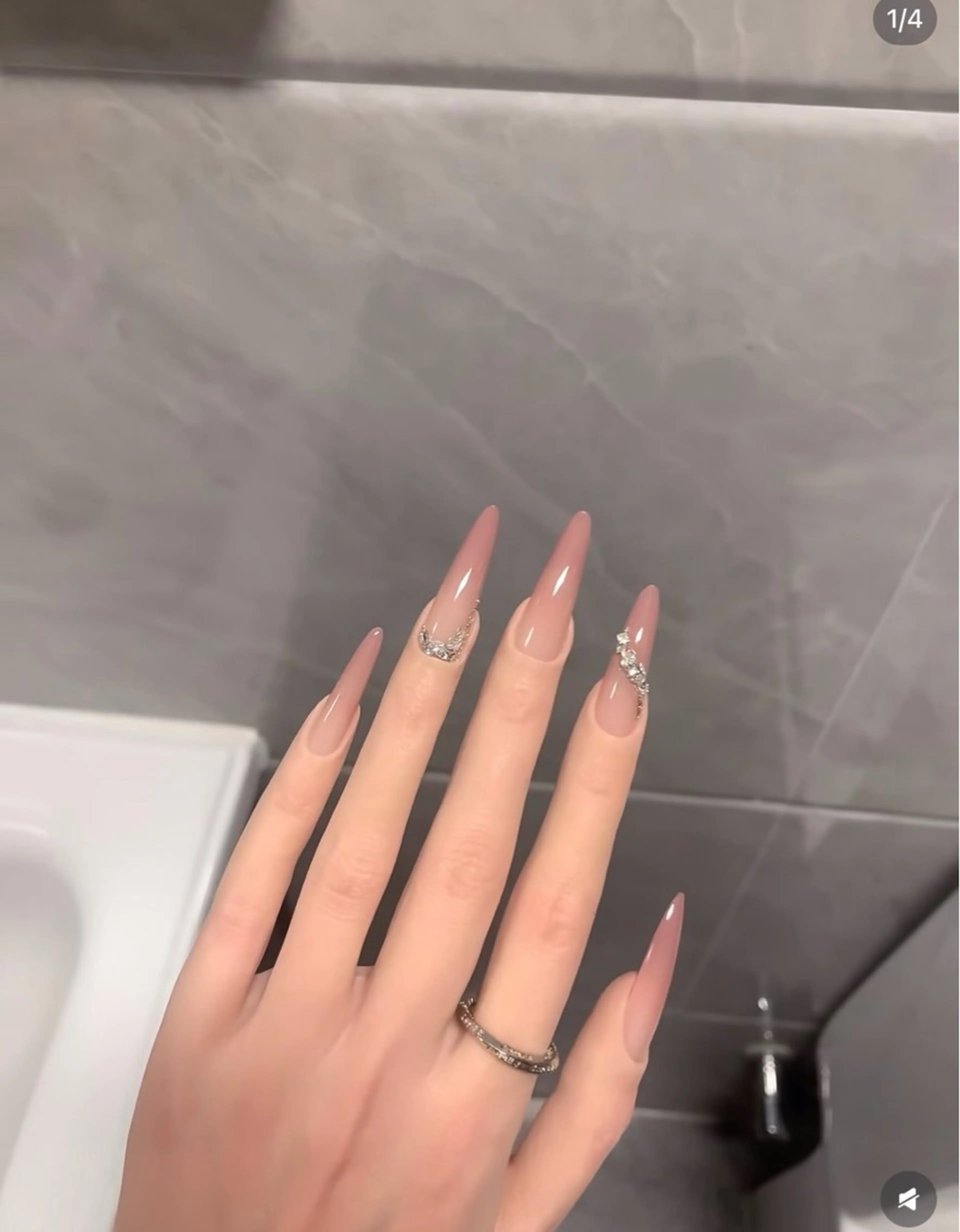 ネイル フレンチネイル キラキラネイル 韓国ネイル シンプルネイル ワンホンネイル ハンドネイル MEI Nailのネイルデザイン