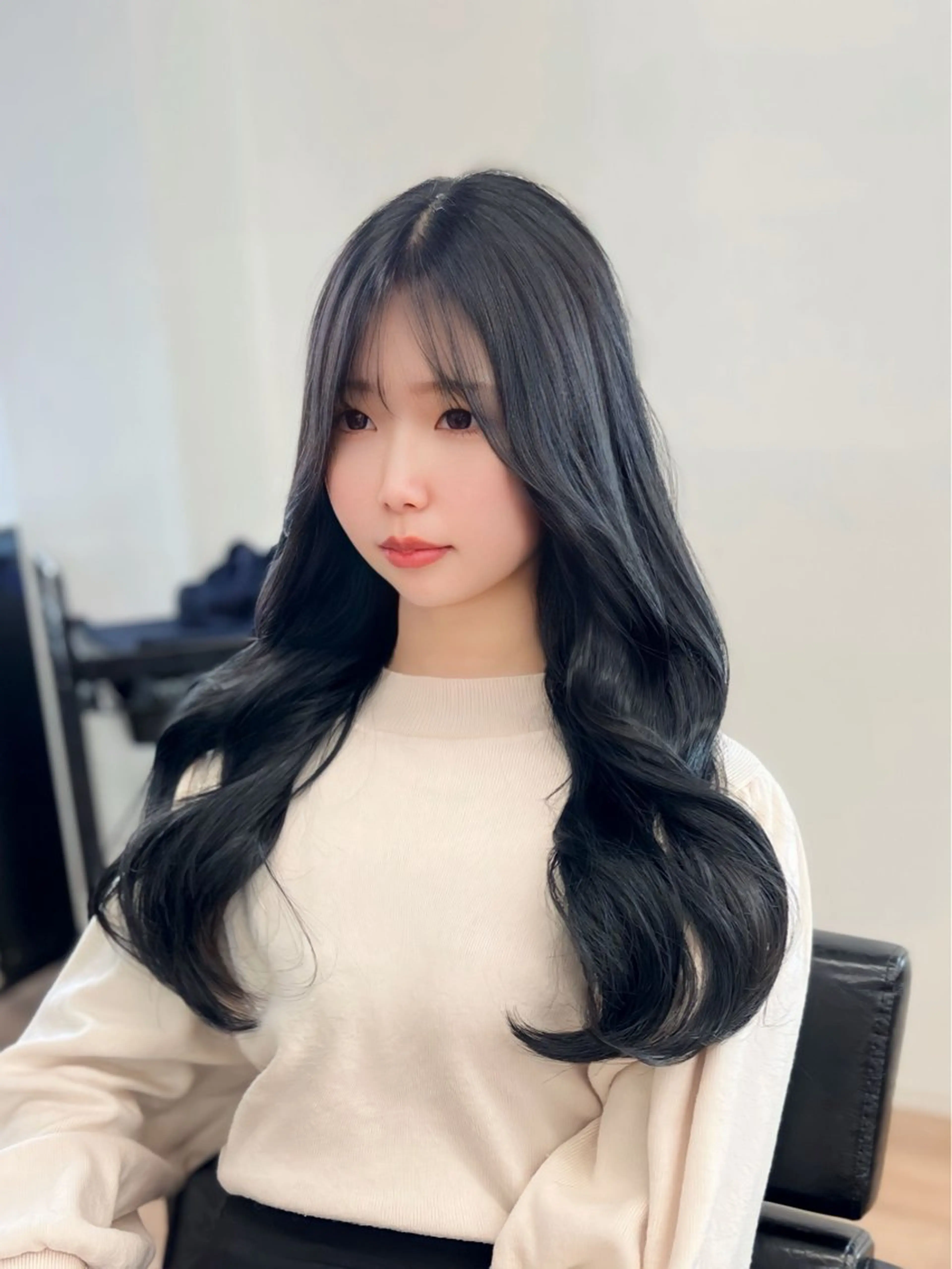 ロング カラー 黒髪 ブルーカラー ブルーブラック レイヤーカット カット ヘアカラー トリートメント 武田涼レイヤーカット 髪質改善×縮毛矯正のヘアスタイル