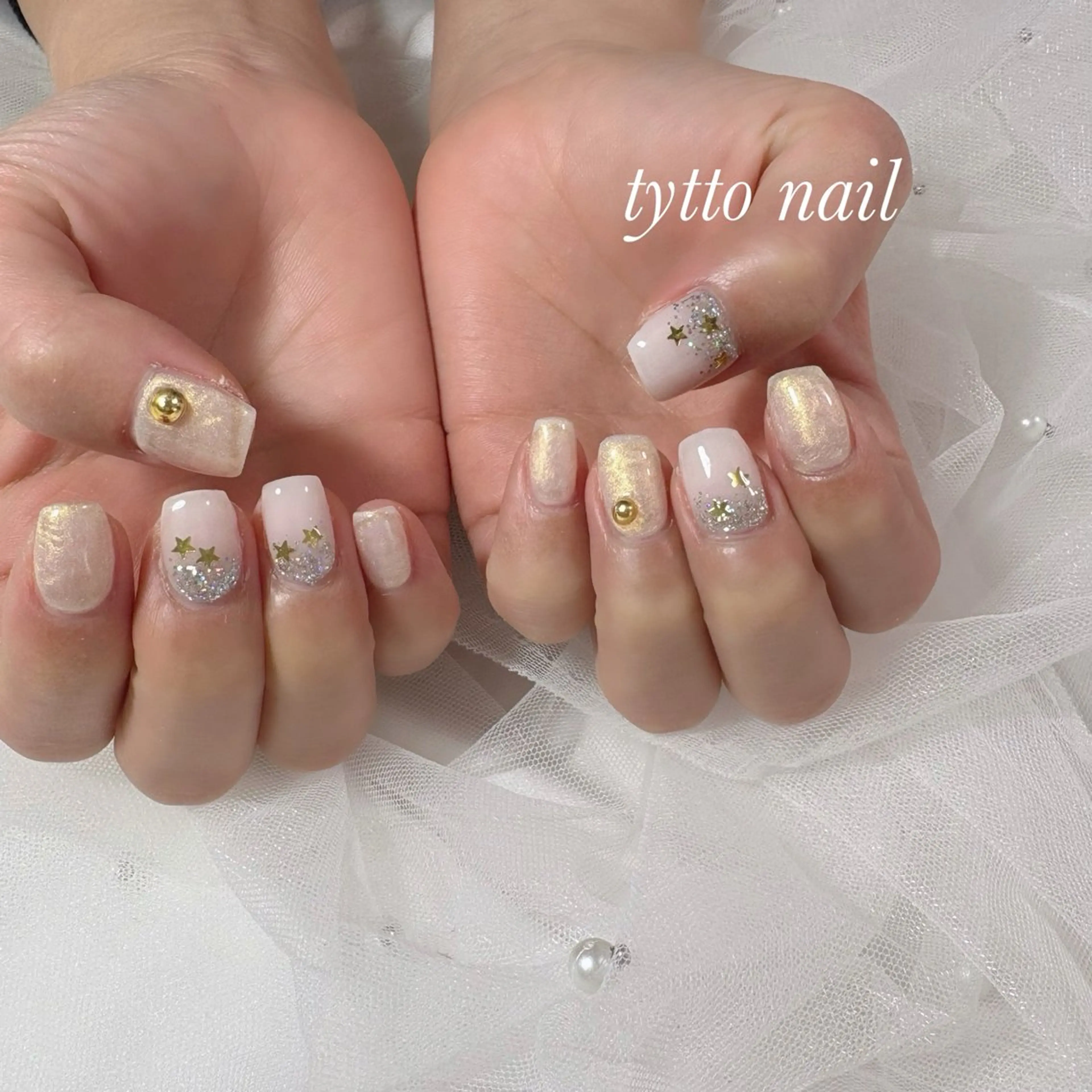 ネイル ガーリー ゴールド グラデーション キラキラネイル 韓国ネイル ハンドネイル tytto nail ❤︎‪‪eri‪‪のネイルデザイン