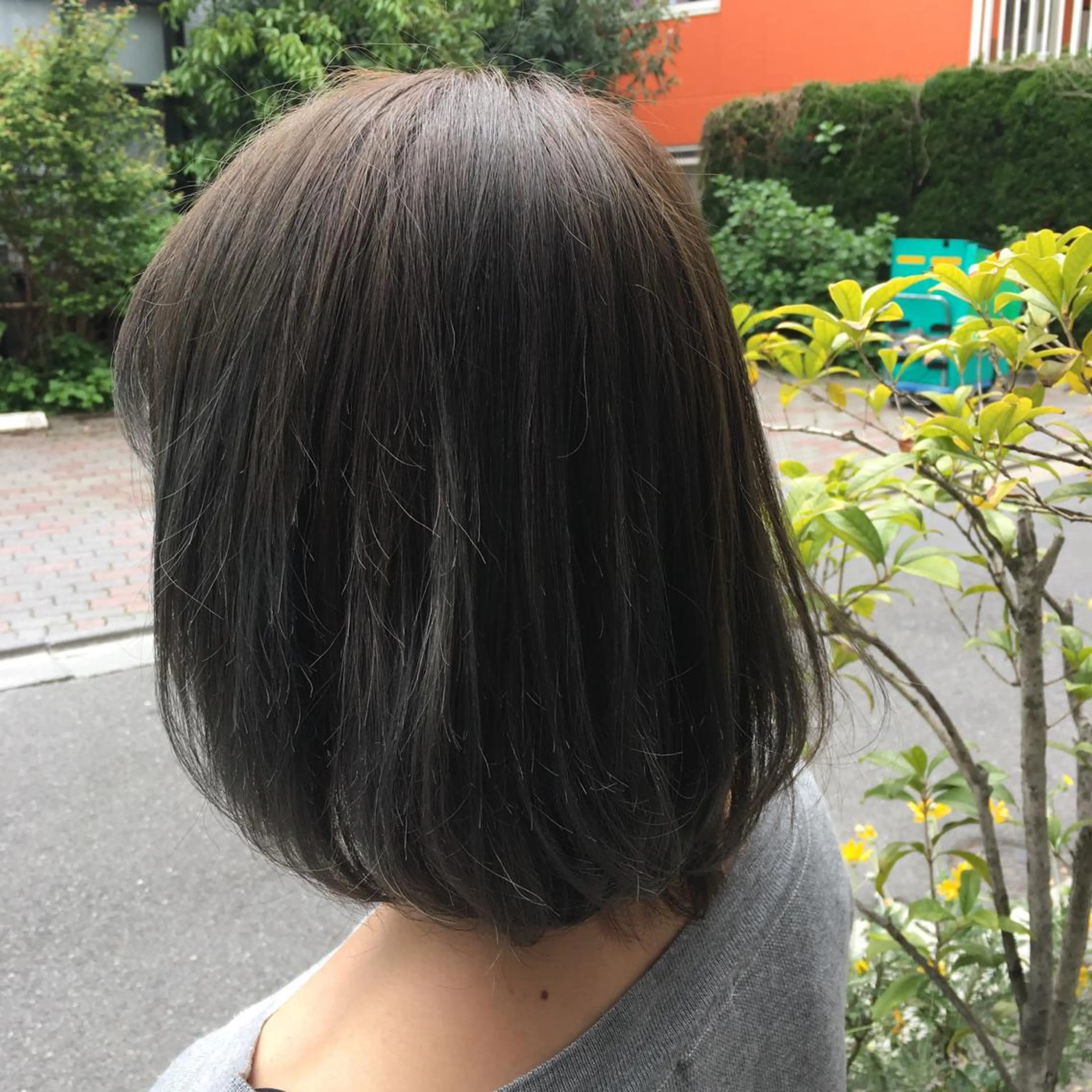 ショート カラー ヘアカラー トリートメント 荒木 依莉亜のヘアスタイル