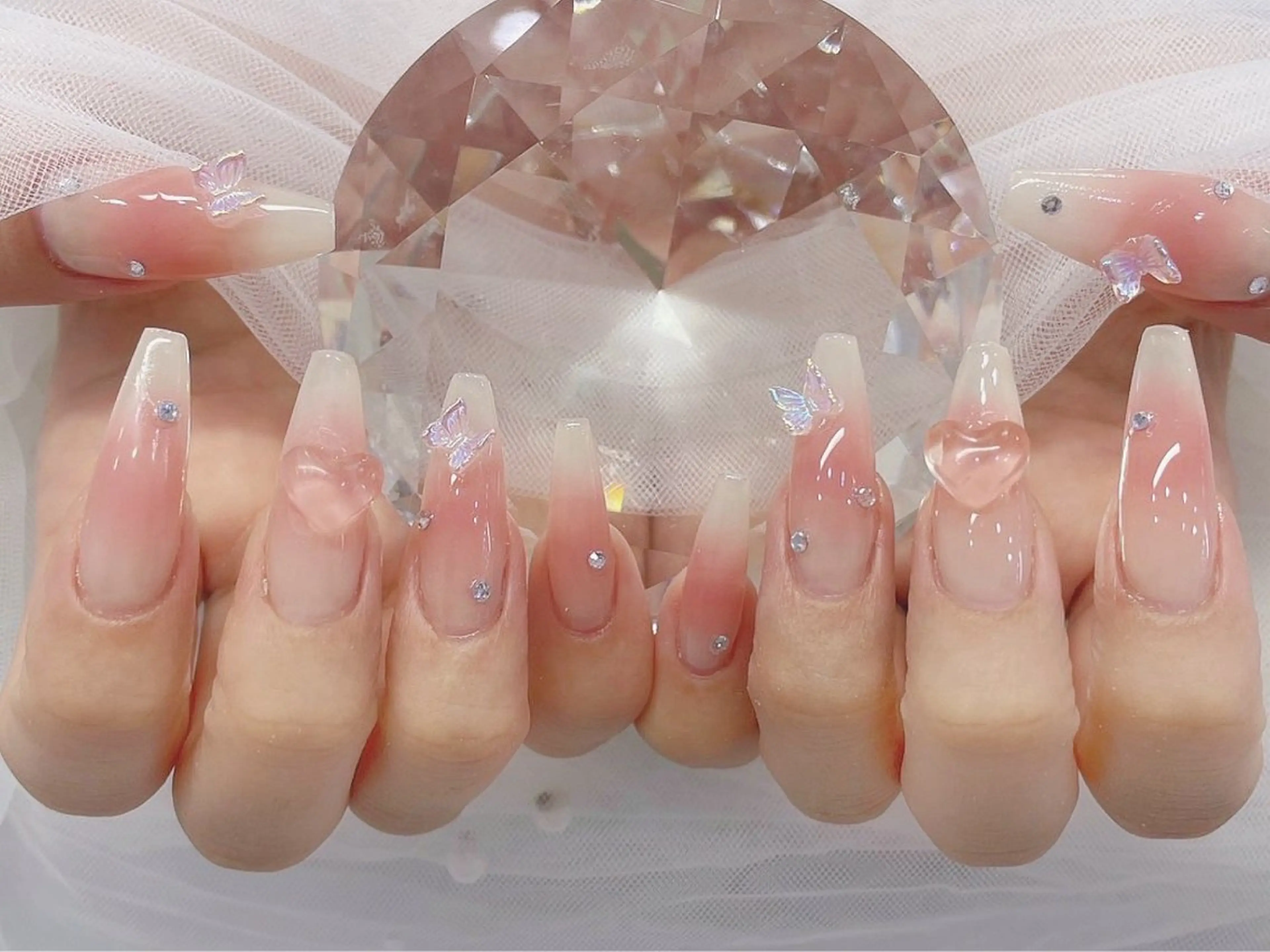 ネイル アートネイル オーロラネイル チークネイル 長さ出し フットネイル ハンドネイル ハンドケア Mio_ Noiranailのネイルデザイン