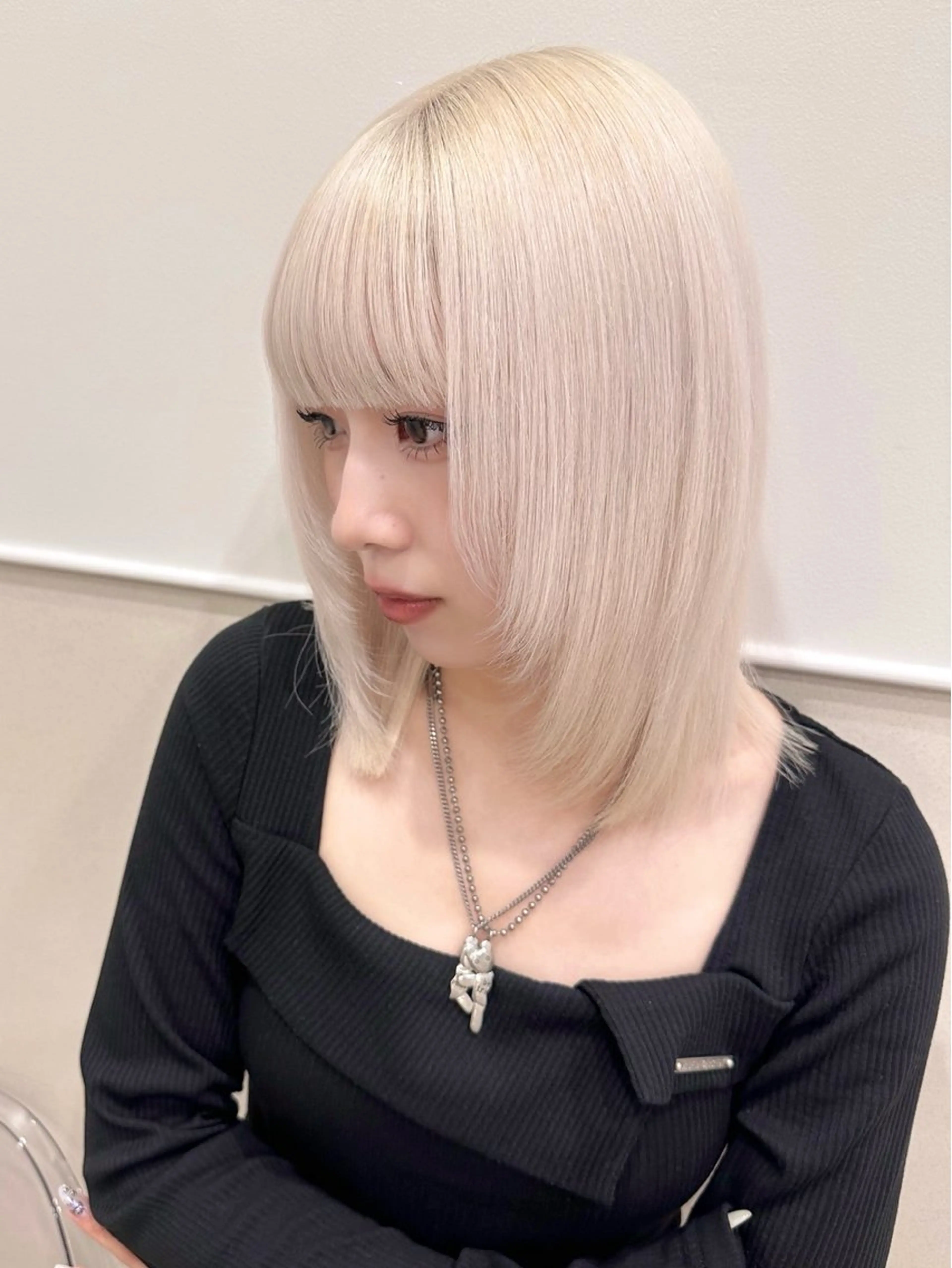 ミディアム カラー ブリーチ デザインカラー ハイトーンカラー 卒業式のヘアスタイル 学生 ハイトーン/ 縮毛矯正のヘアスタイル