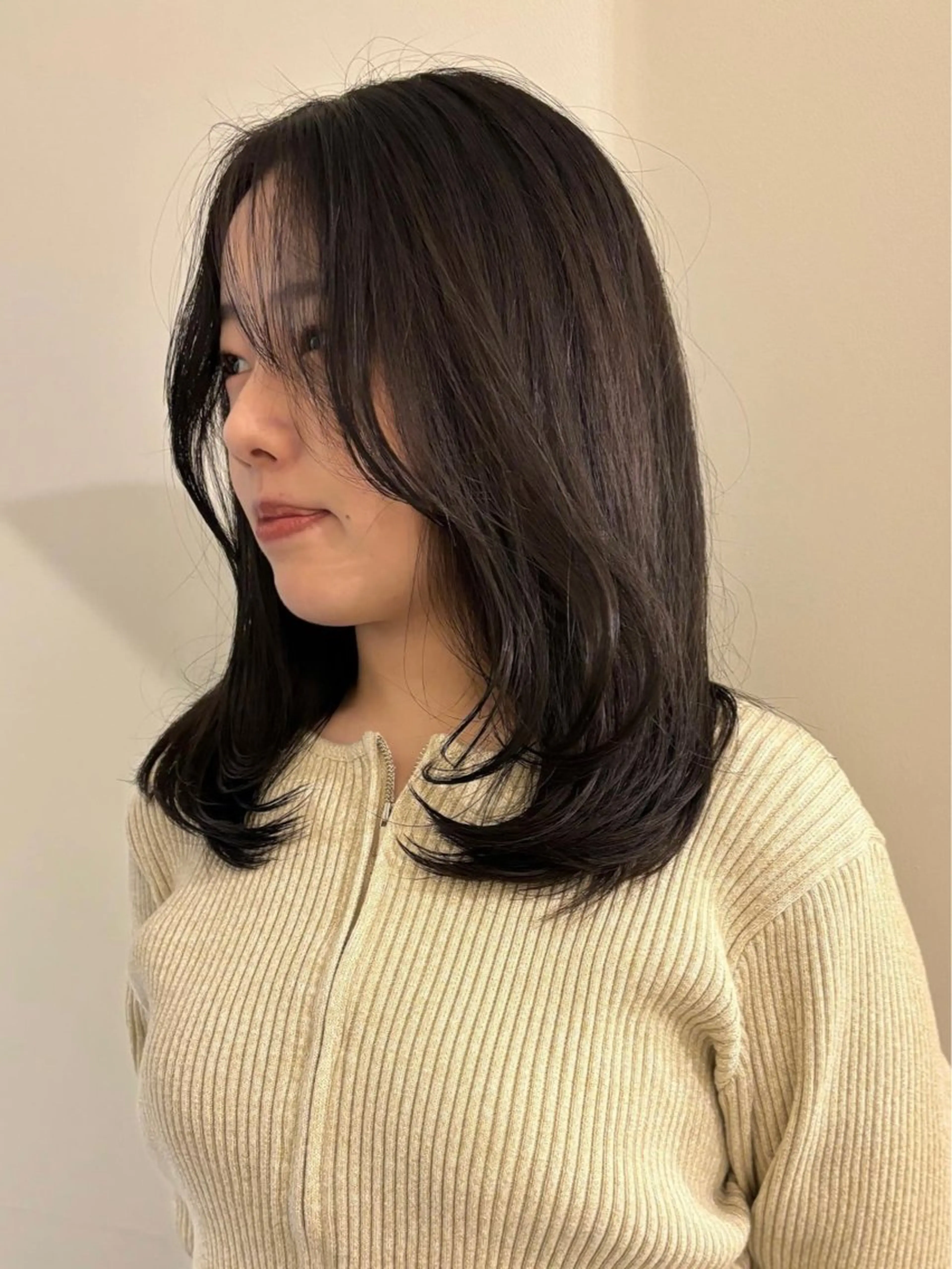 セミロング カラー 透明感カラー グレージュ 韓国風ヘア うざバング カット ヘアカラー トリートメント 落合希 Olivebeigeのヘアスタイル