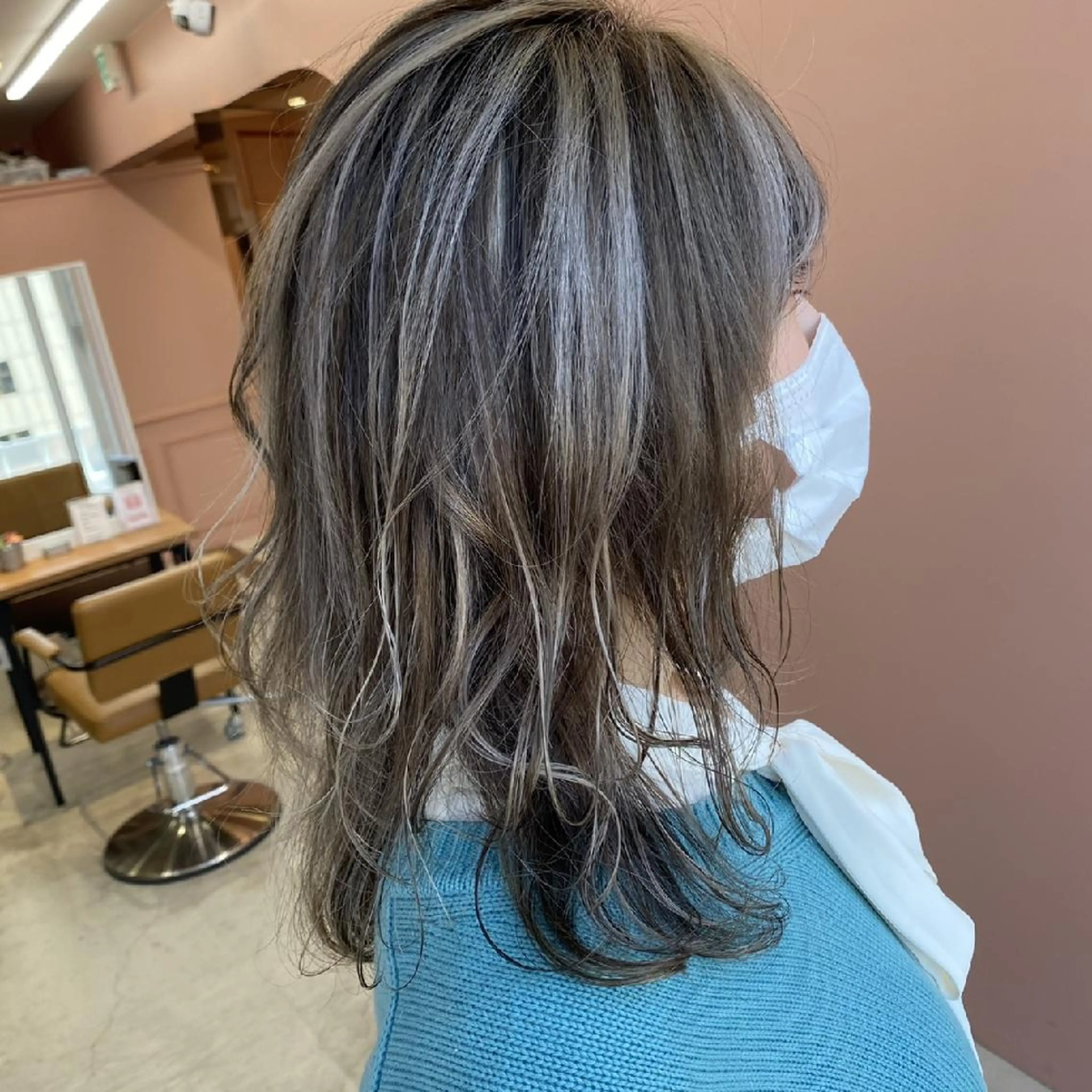 セミロング ハイライト カット ヘアカラー トリートメント nameless髪質 改善ブリーチ心斎橋のヘアスタイル