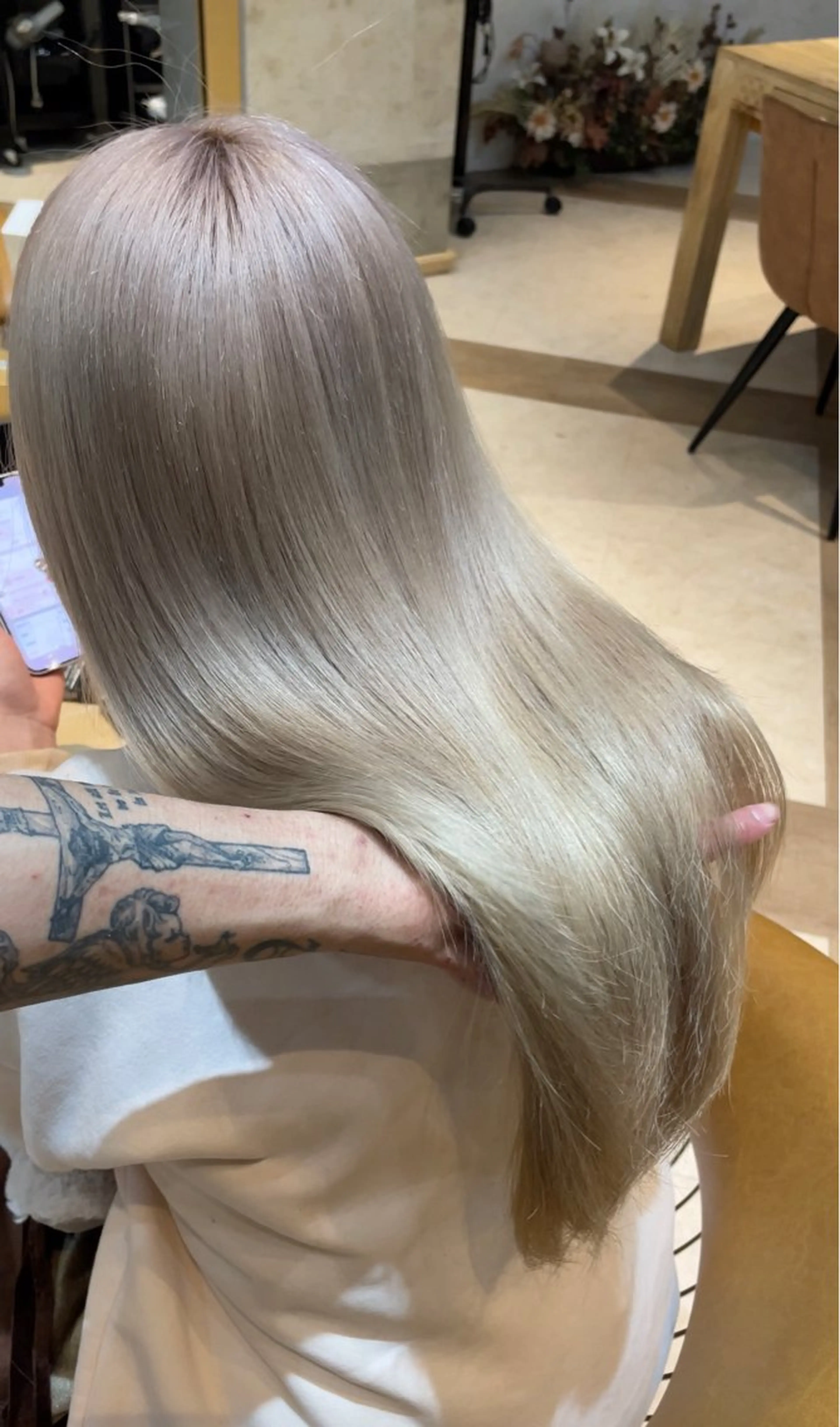 ロング カラー 大西 天使のヘアスタイル