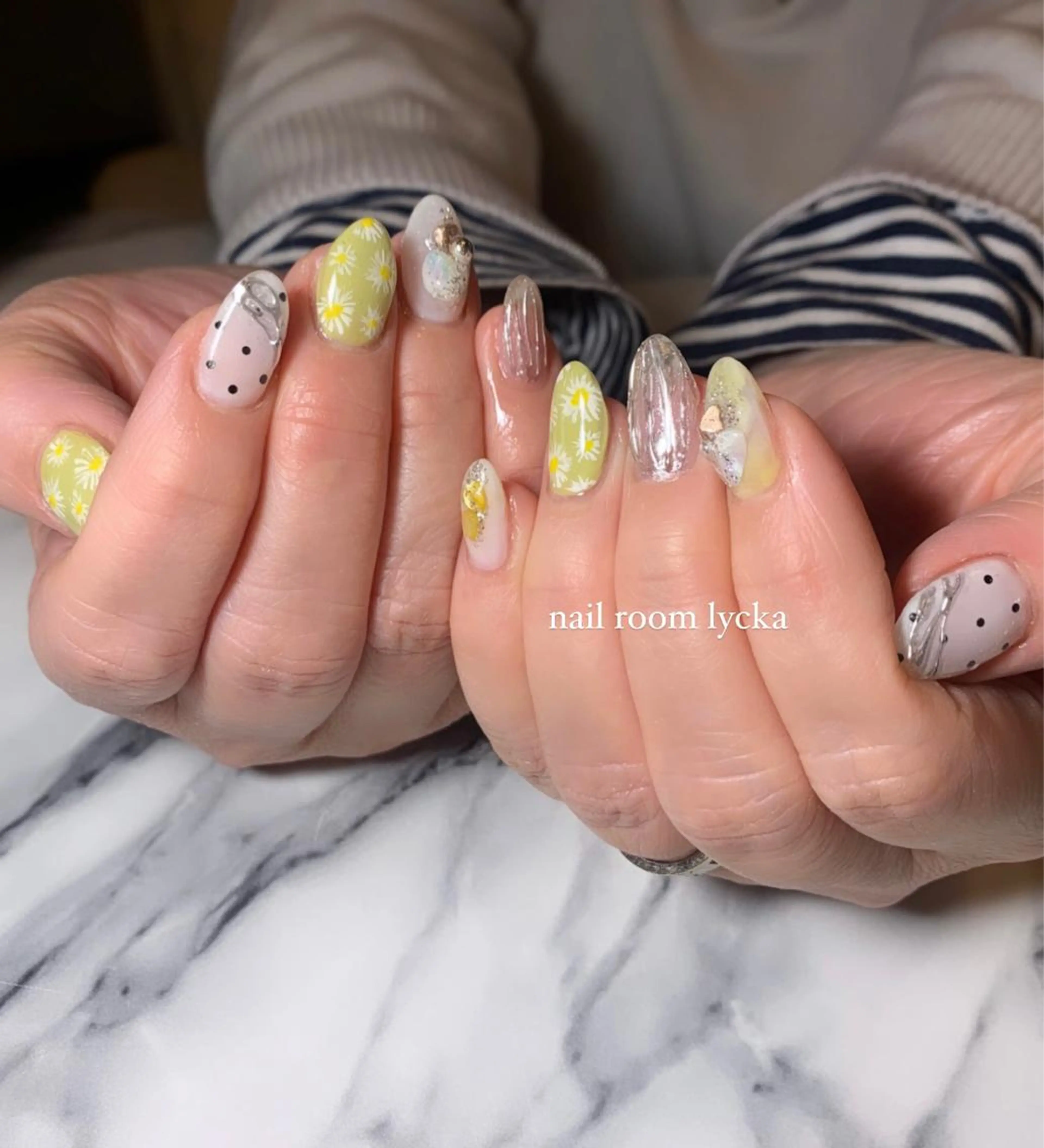 ネイル ﾈｲﾙﾙｰﾑﾘｯｶ 𝐦𝐚𝐲𝐮のネイルデザイン