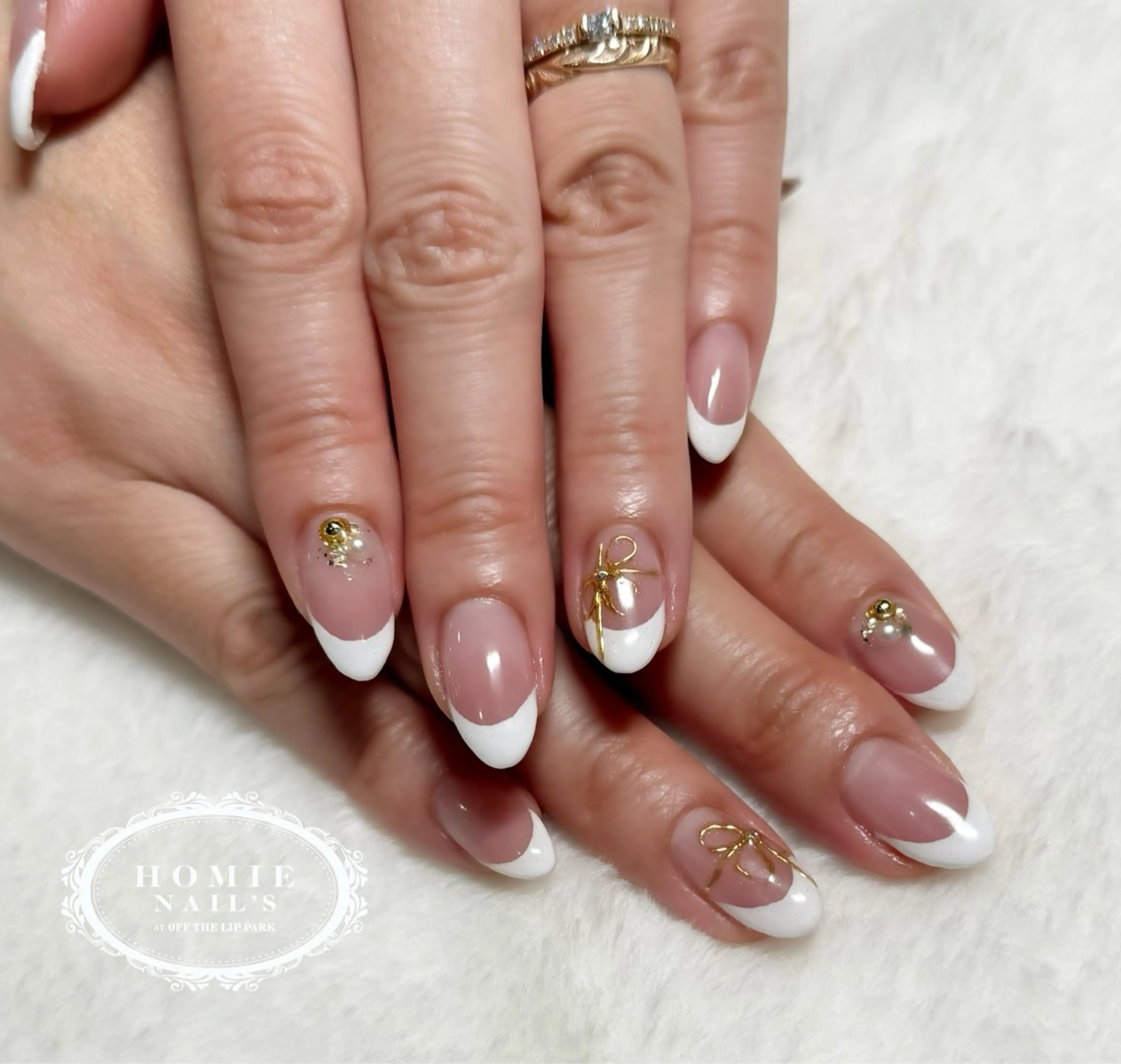 ネイル フレンチネイル 冬ネイル クリスマス オフザリップパーク Asamiのネイルデザイン