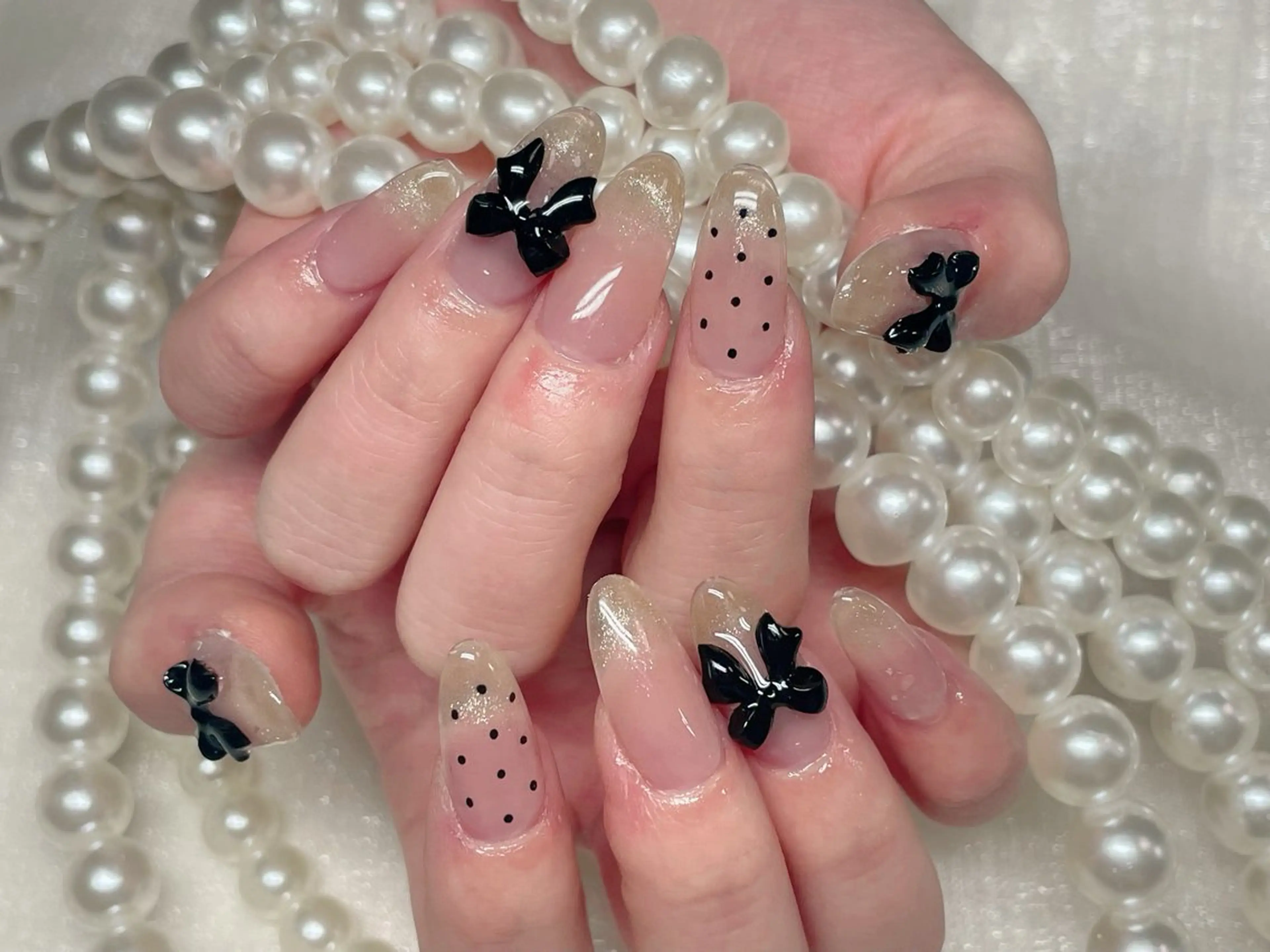 ネイル フレンチネイル マグネットネイル マグネットフレンチ 持ち込み リボン ハンドネイル Ru na🍳のネイルデザイン