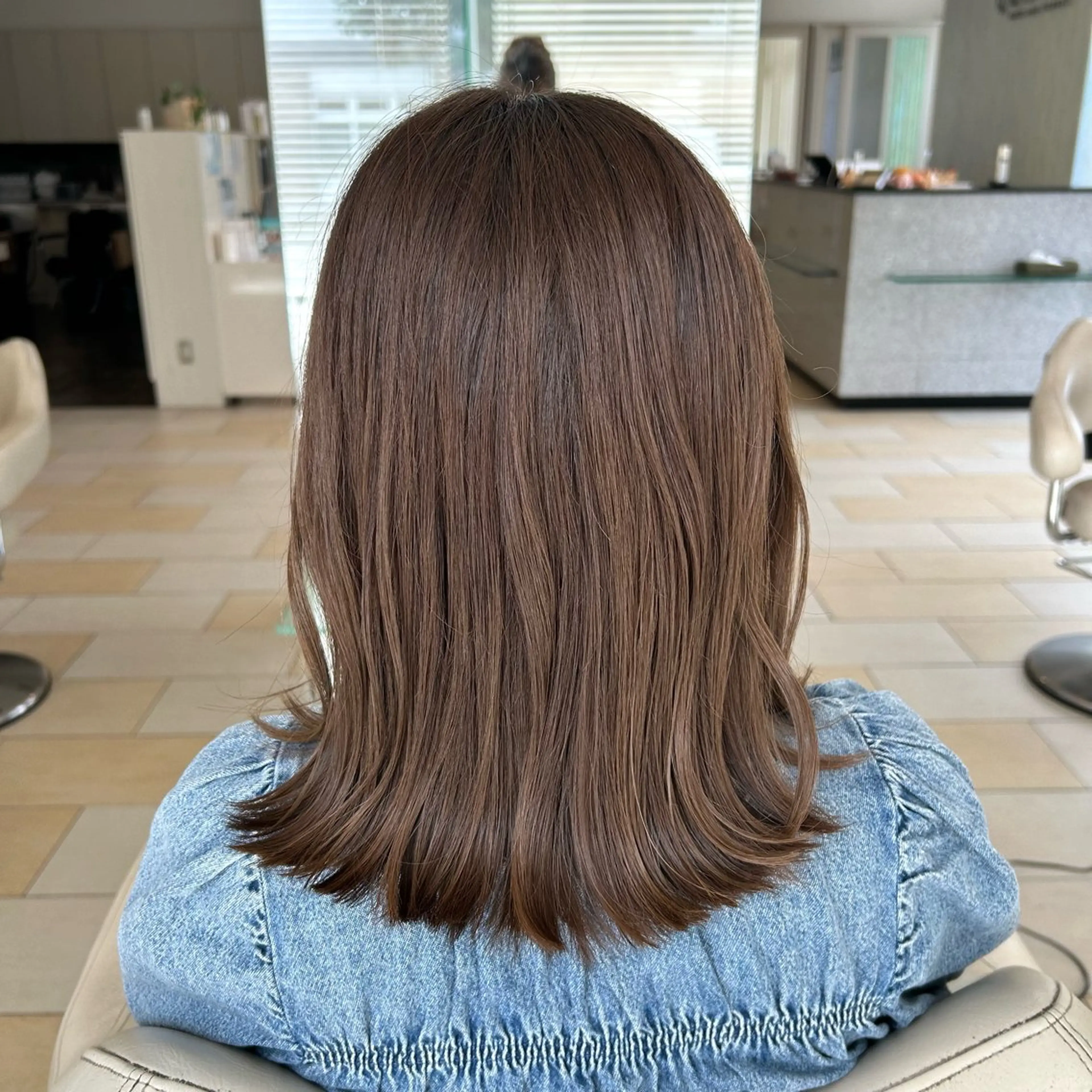 ミディアム カラー ベージュカラー 透明感カラー 外ハネヘア カット ヘアカラー トリートメント 牧 ゆりか𓋈のヘアスタイル